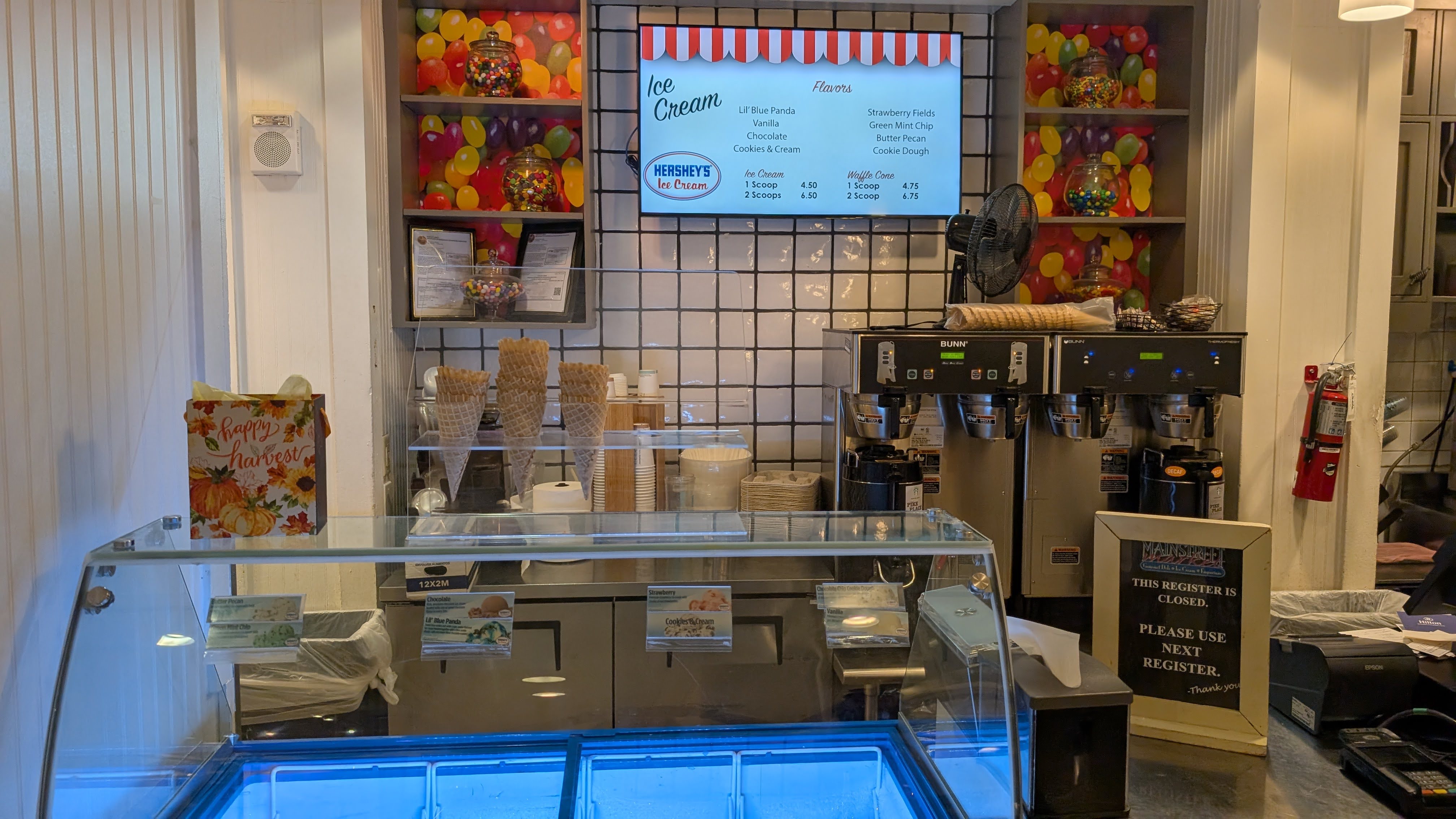 Hilton Orlando Lake Buena Vista dining market ice cream shop Hilton Orlando Lake Buena Vista dining market ice cream shop