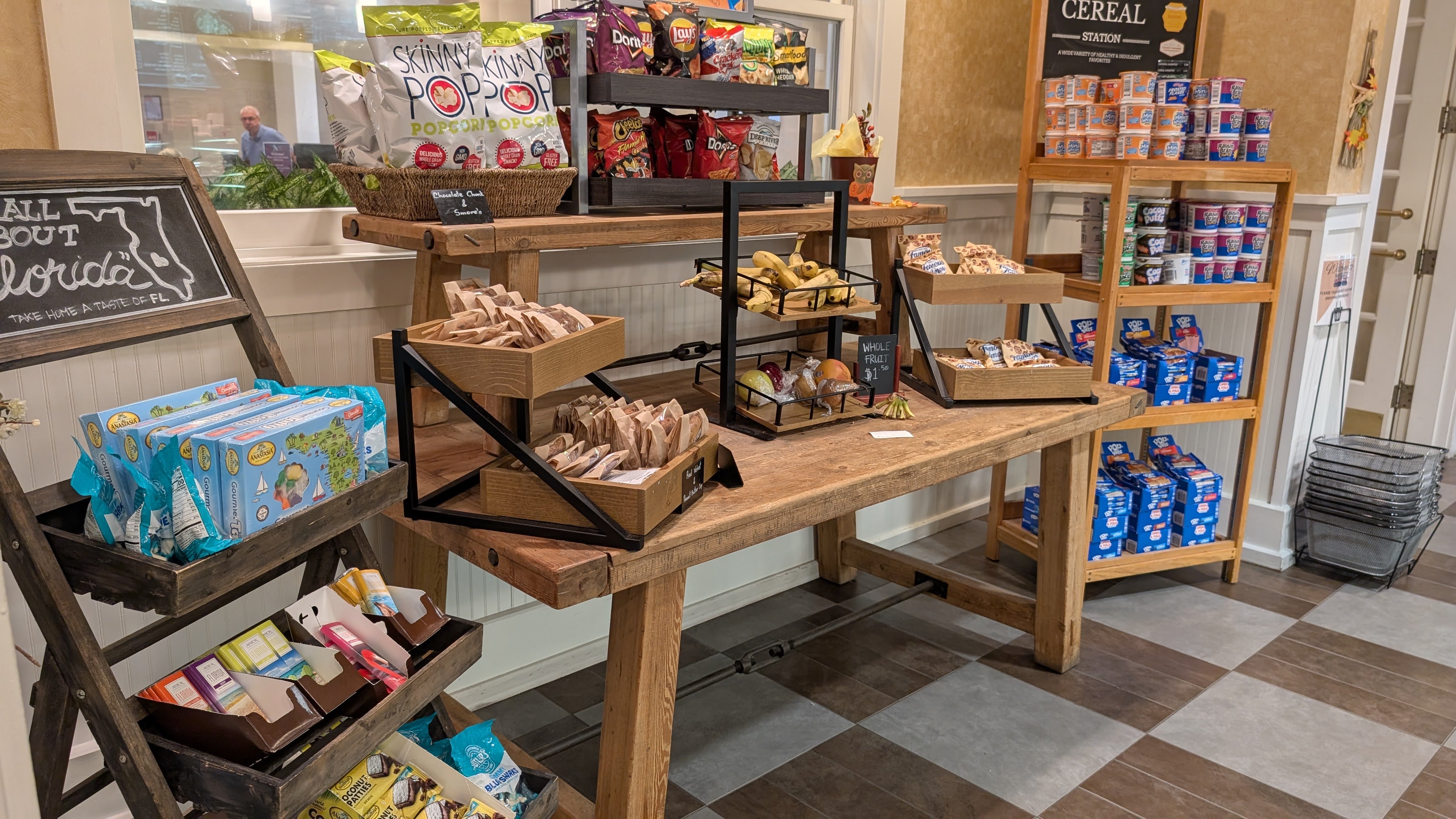 Hilton Orlando Lake Buena Vista dining market snacks Hilton Orlando Lake Buena Vista dining market snacks