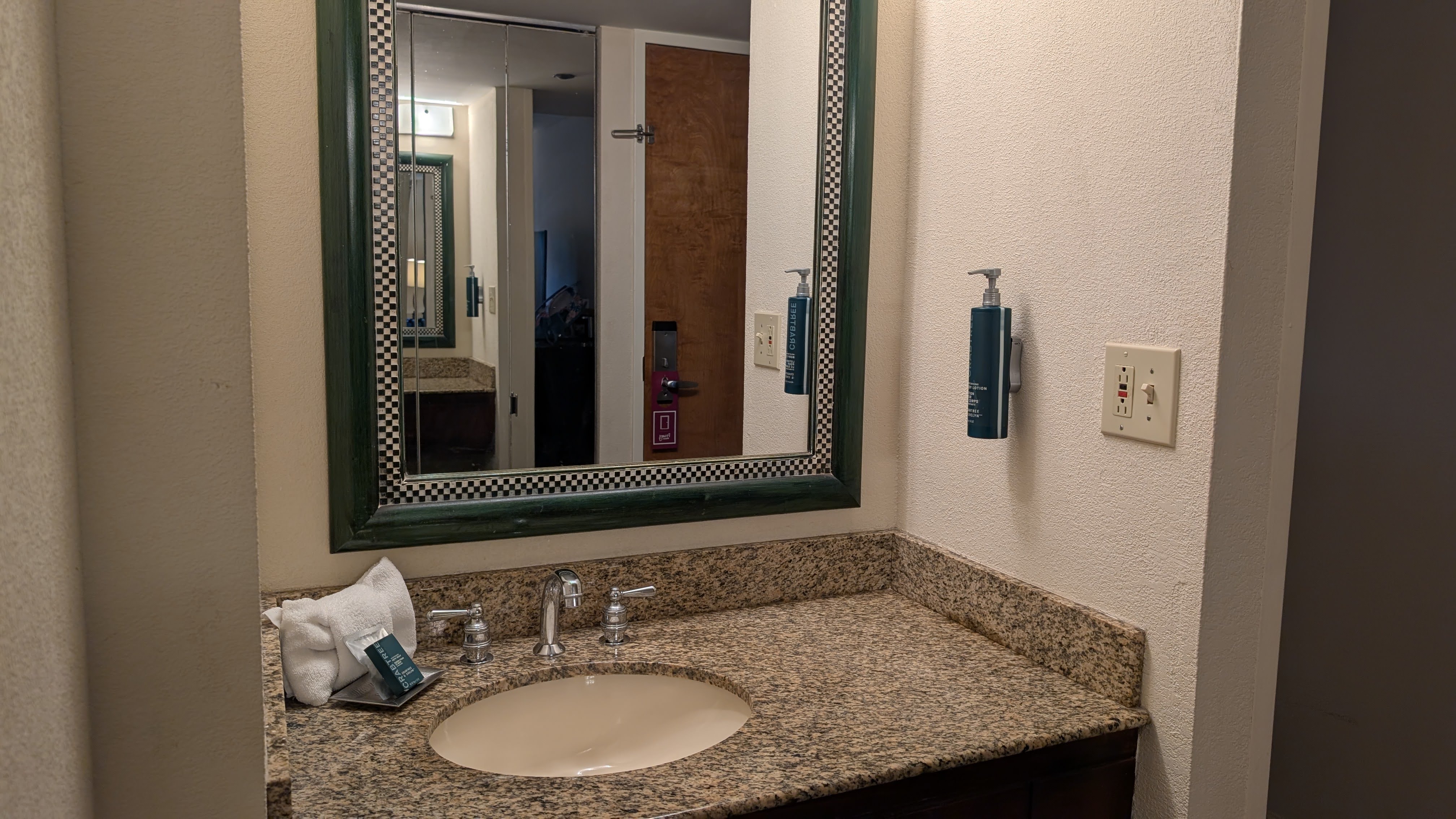 Hilton Orlando Lake Buena Vista guestroom vanity mirror and counter Hilton Orlando Lake Buena Vista guestroom vanity mirror and counter