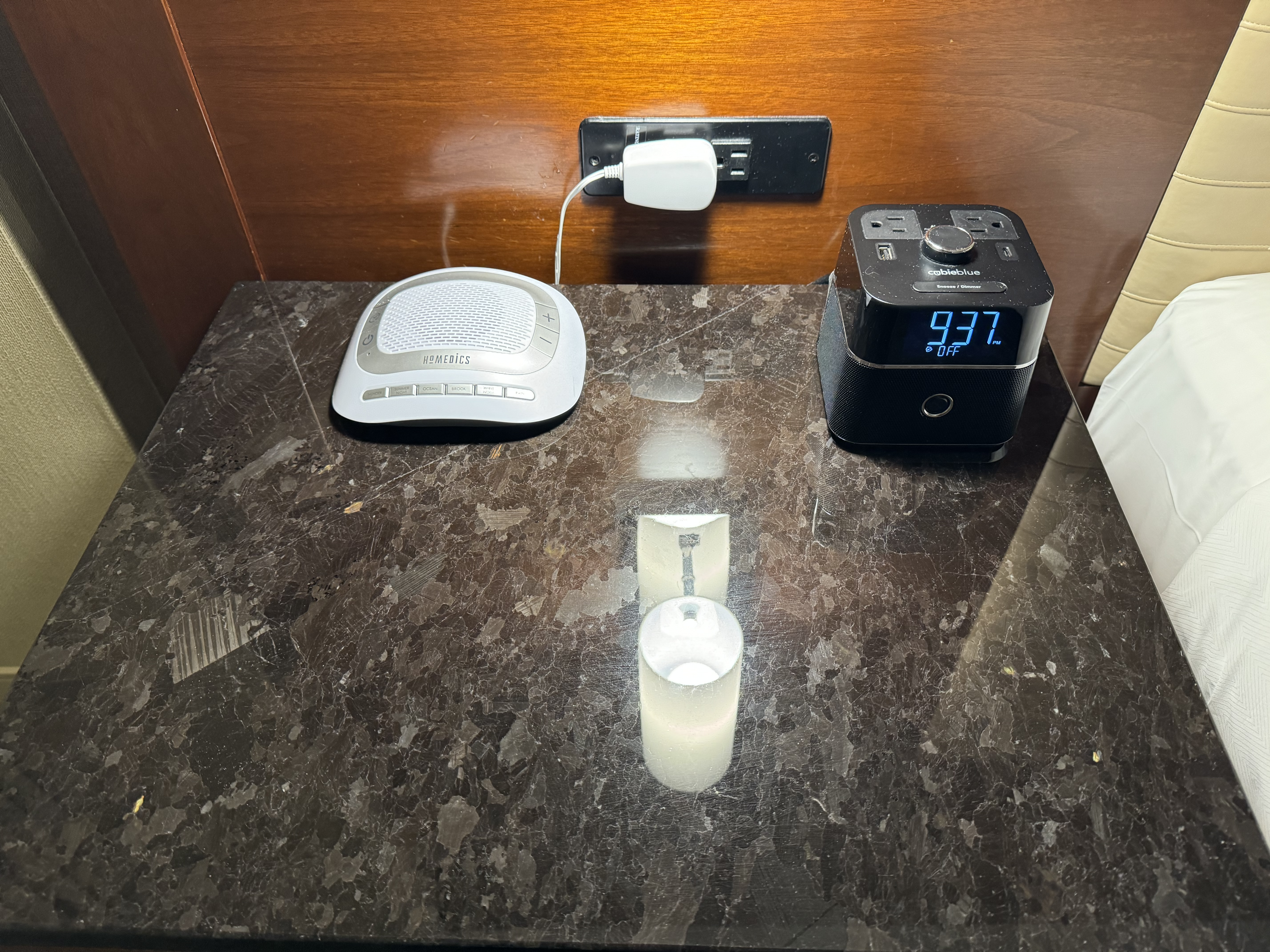 Hyatt Regency OHare Chicago bedroom night stand Hyatt Regency OHare Chicago bedroom night stand