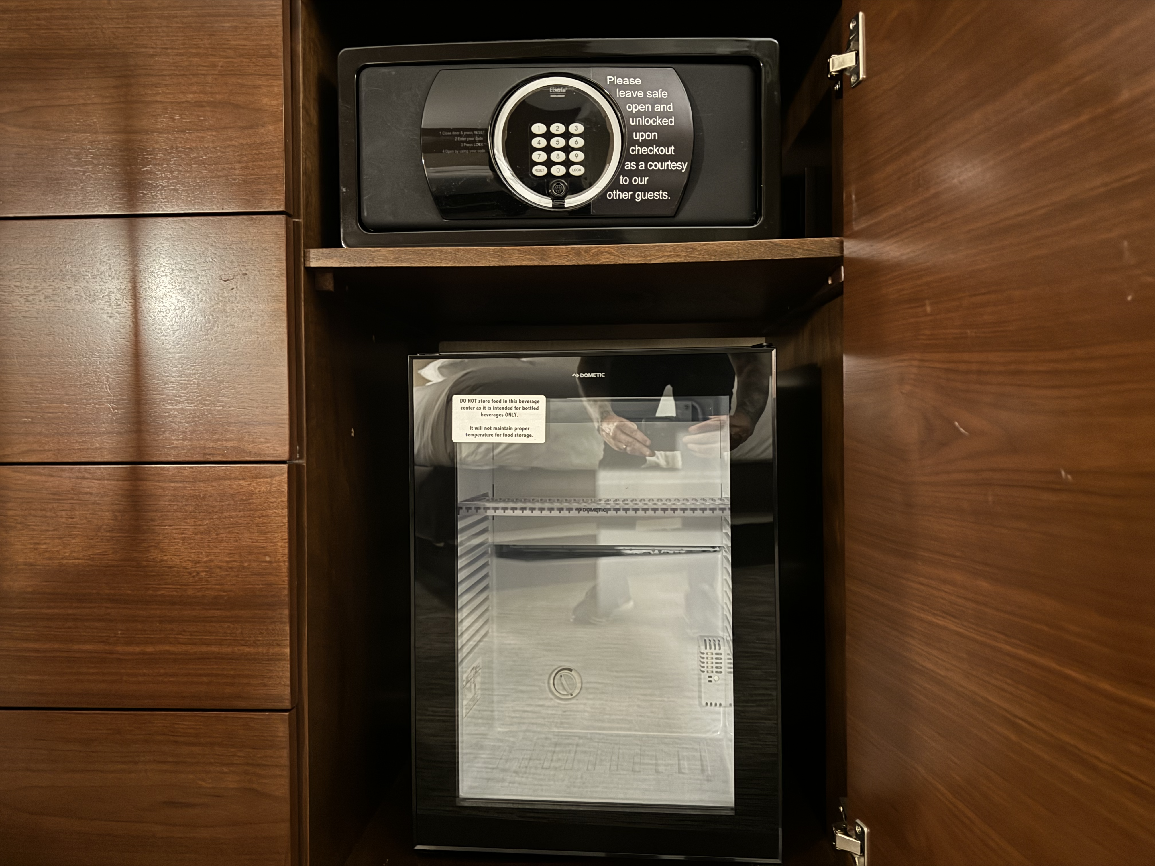 Hyatt Regency OHare Chicago bedroom safe locker Hyatt Regency OHare Chicago bedroom safe locker