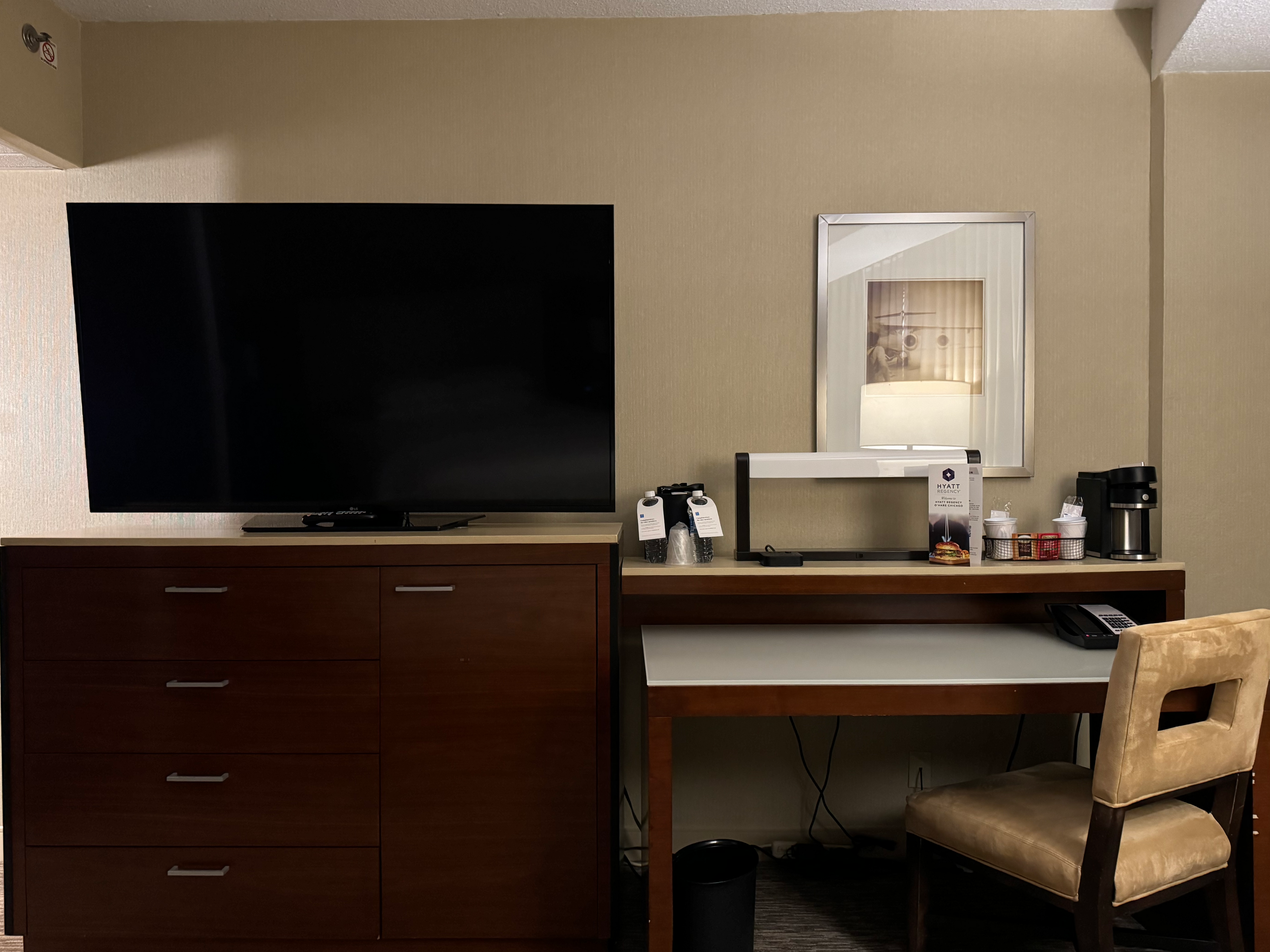 Hyatt Regency OHare Chicago bedroom tv Hyatt Regency OHare Chicago bedroom tv