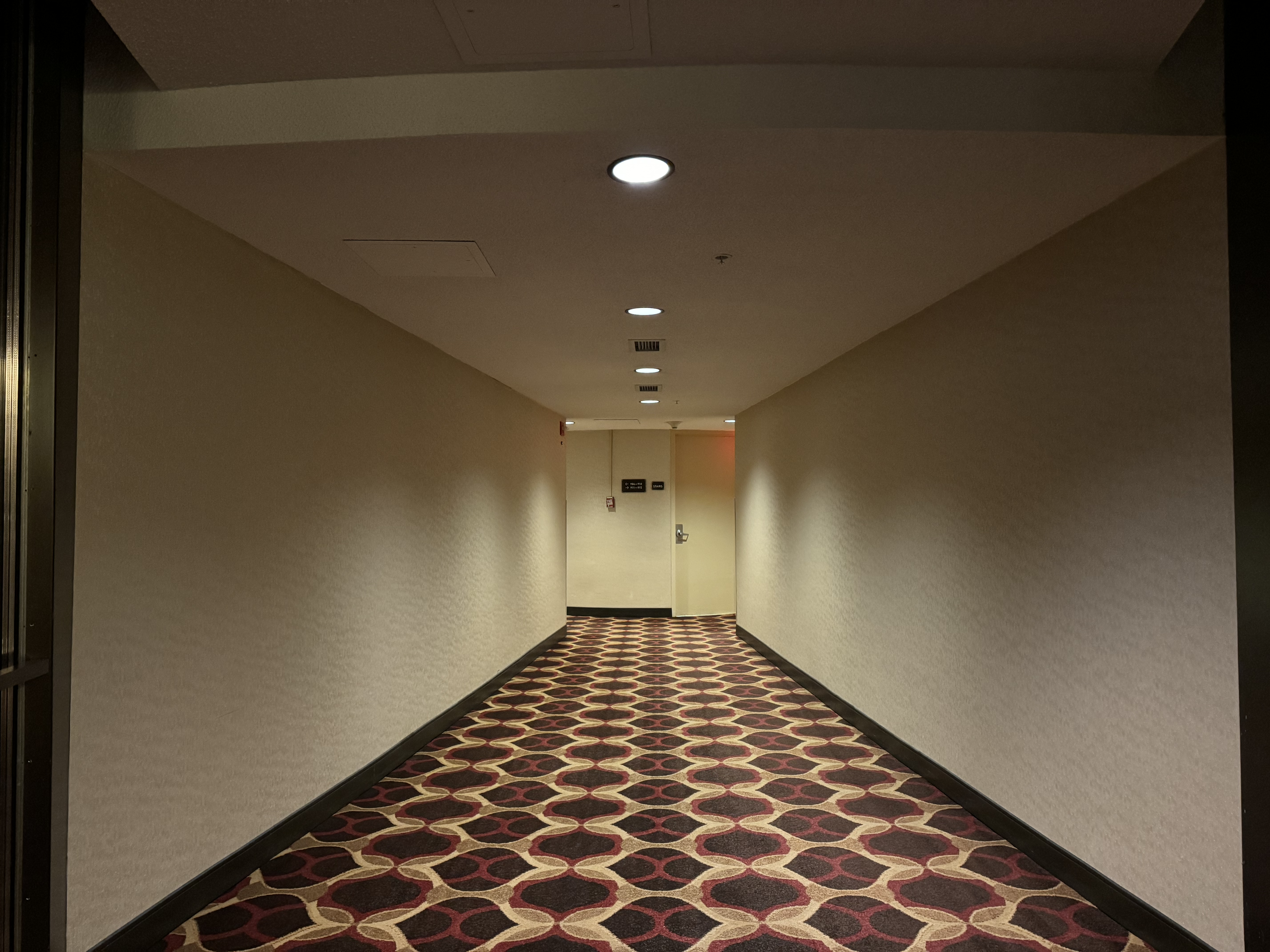 Hyatt Regency OHare Chicago floor hallway Hyatt Regency OHare Chicago floor hallway