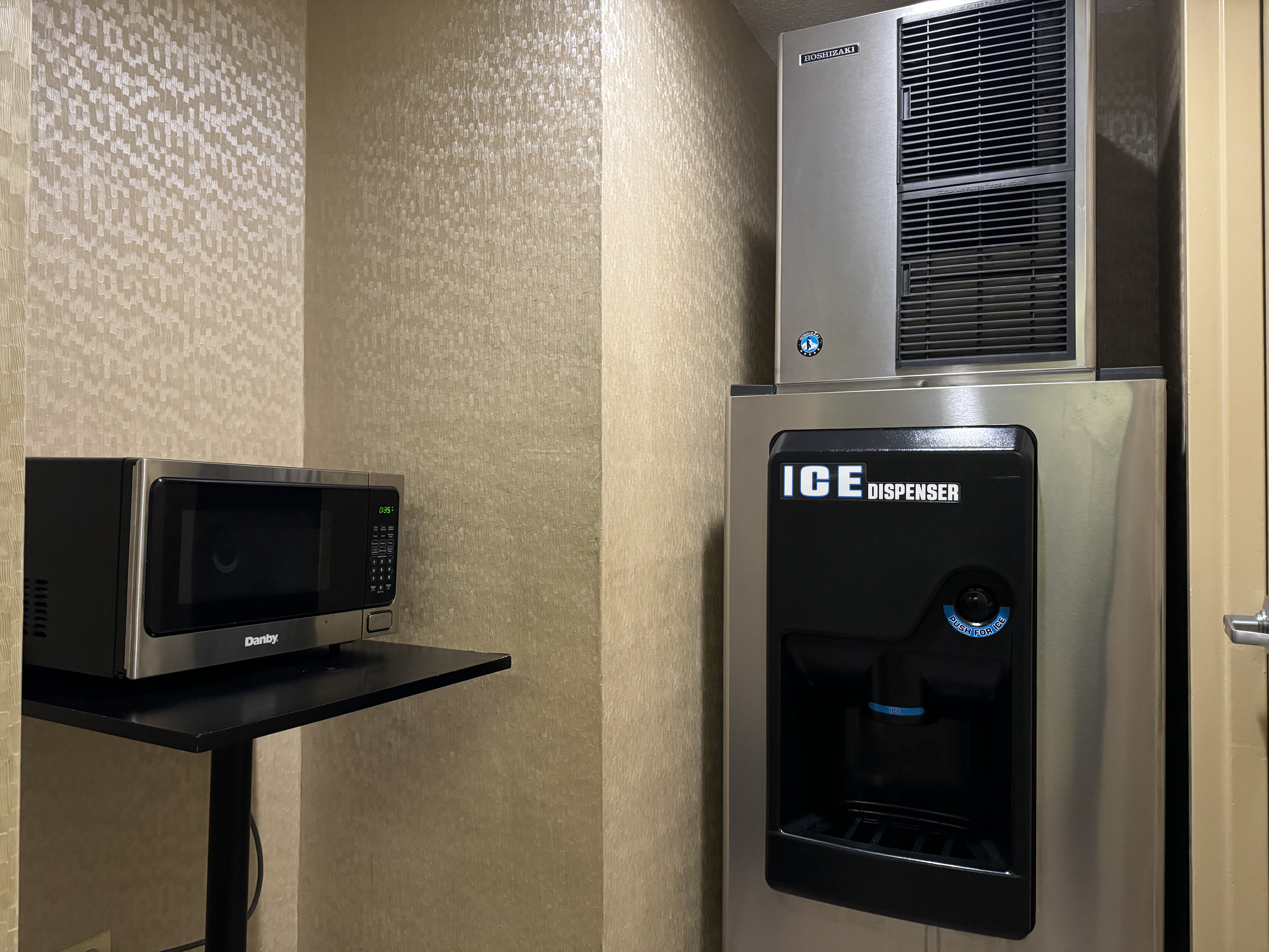 Hyatt Regency OHare Chicago ice machine microwave Hyatt Regency OHare Chicago ice machine microwave