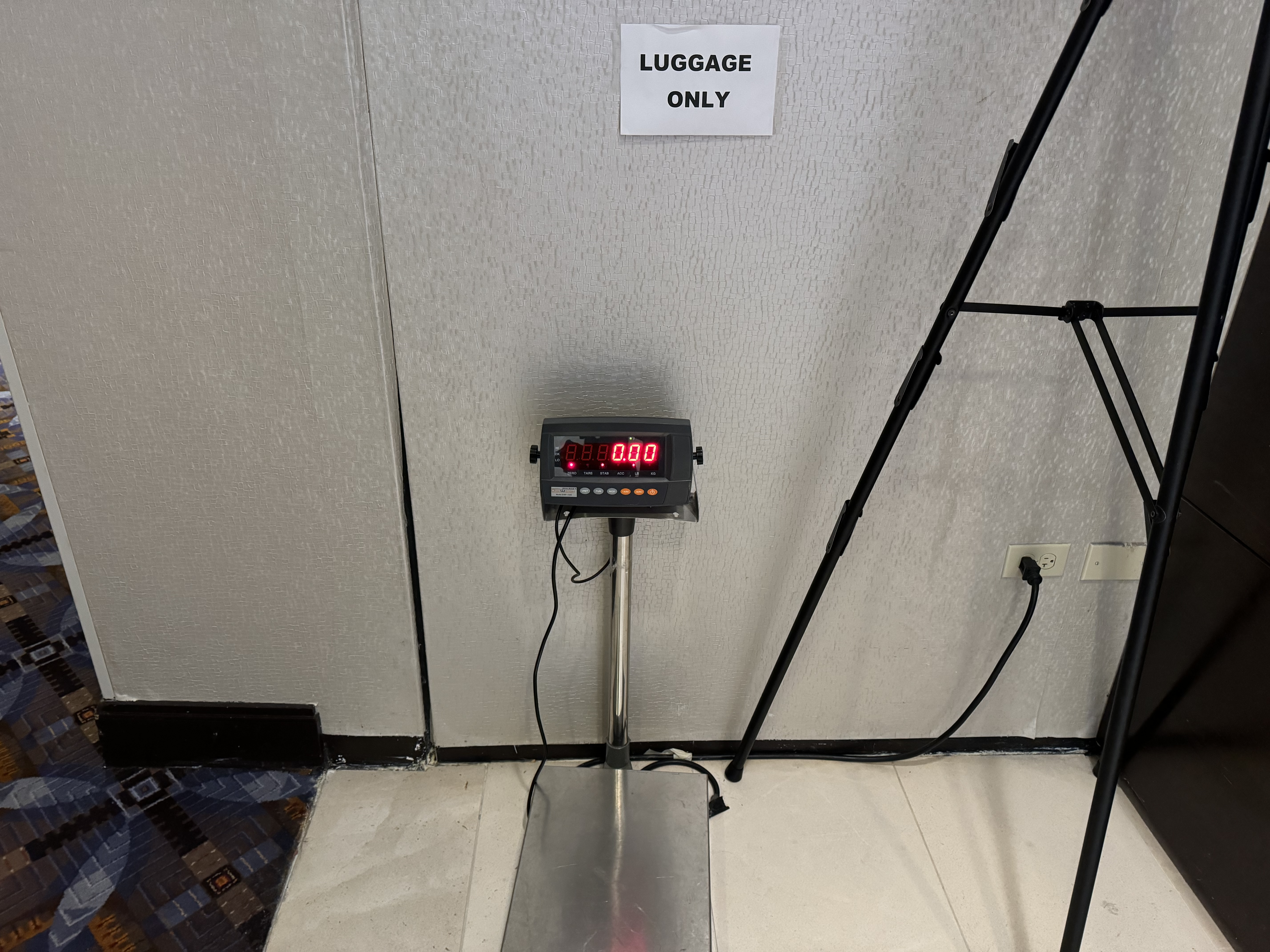 Hyatt Regency OHare Chicago luggage scale Hyatt Regency OHare Chicago luggage scale
