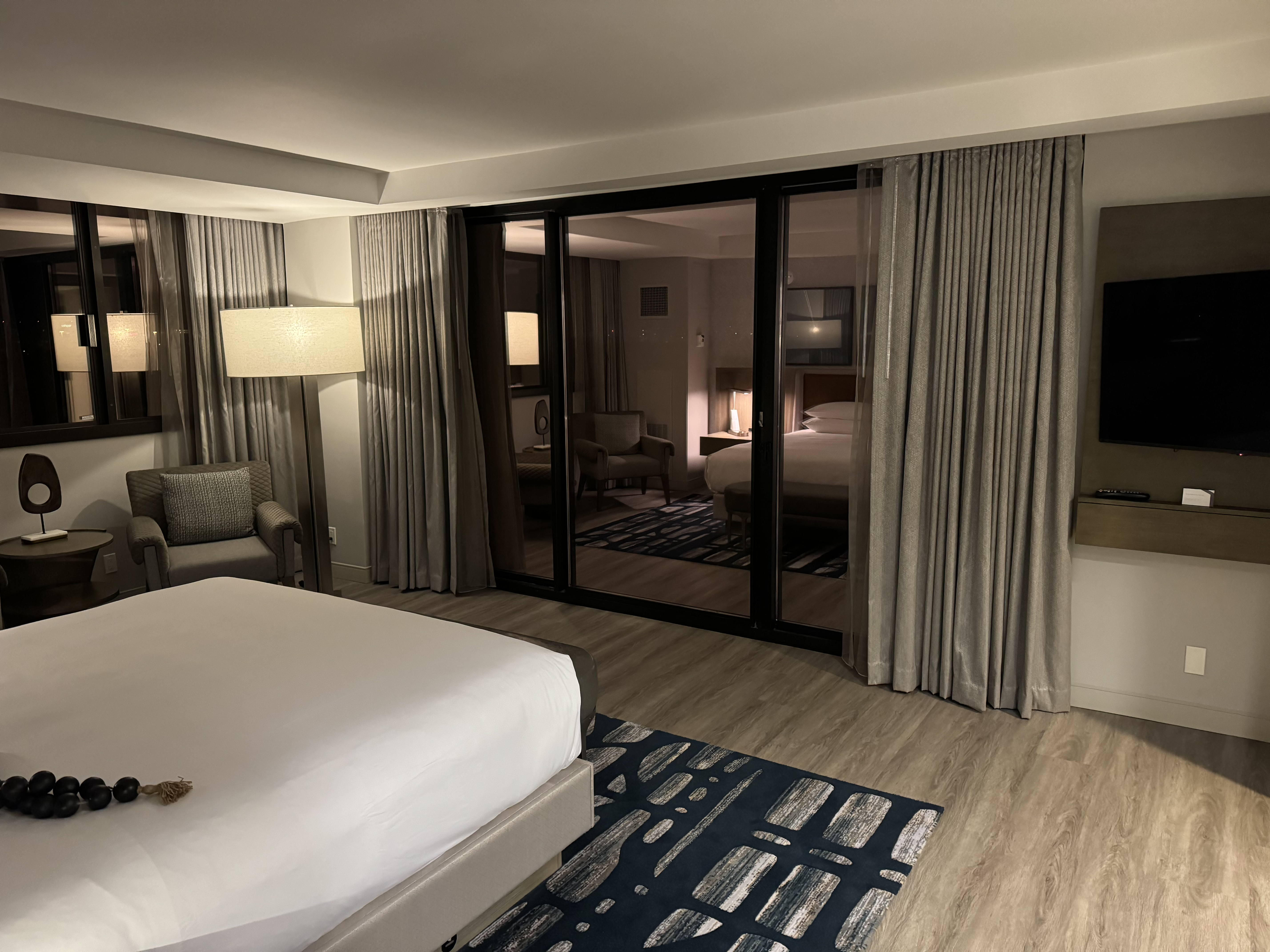 Hyatt Regency OHare Chicago presidential suite bedroom Hyatt Regency OHare Chicago presidential suite bedroom