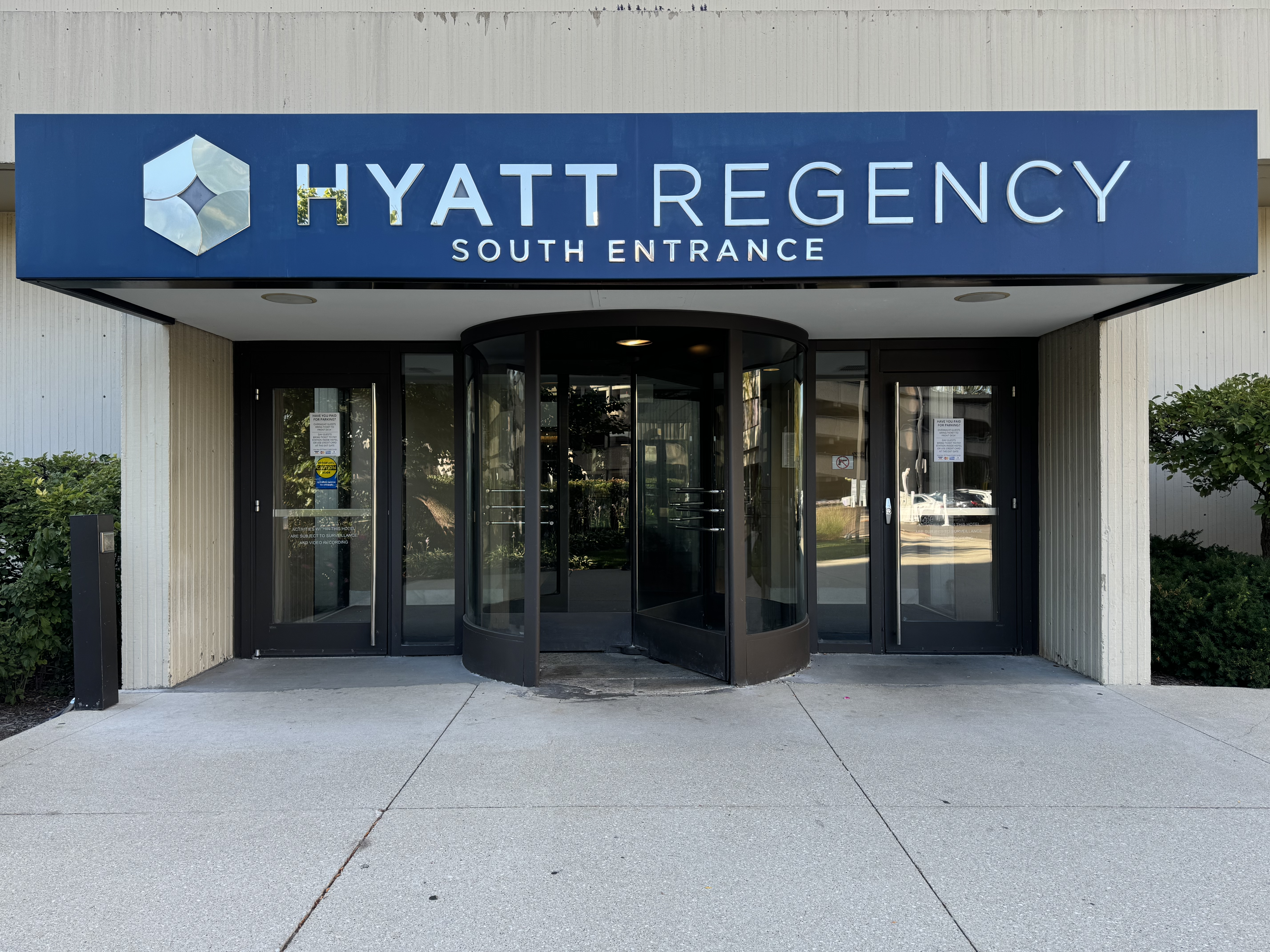 Hyatt Regency OHare Chicago side entrance Hyatt Regency OHare Chicago side entrance