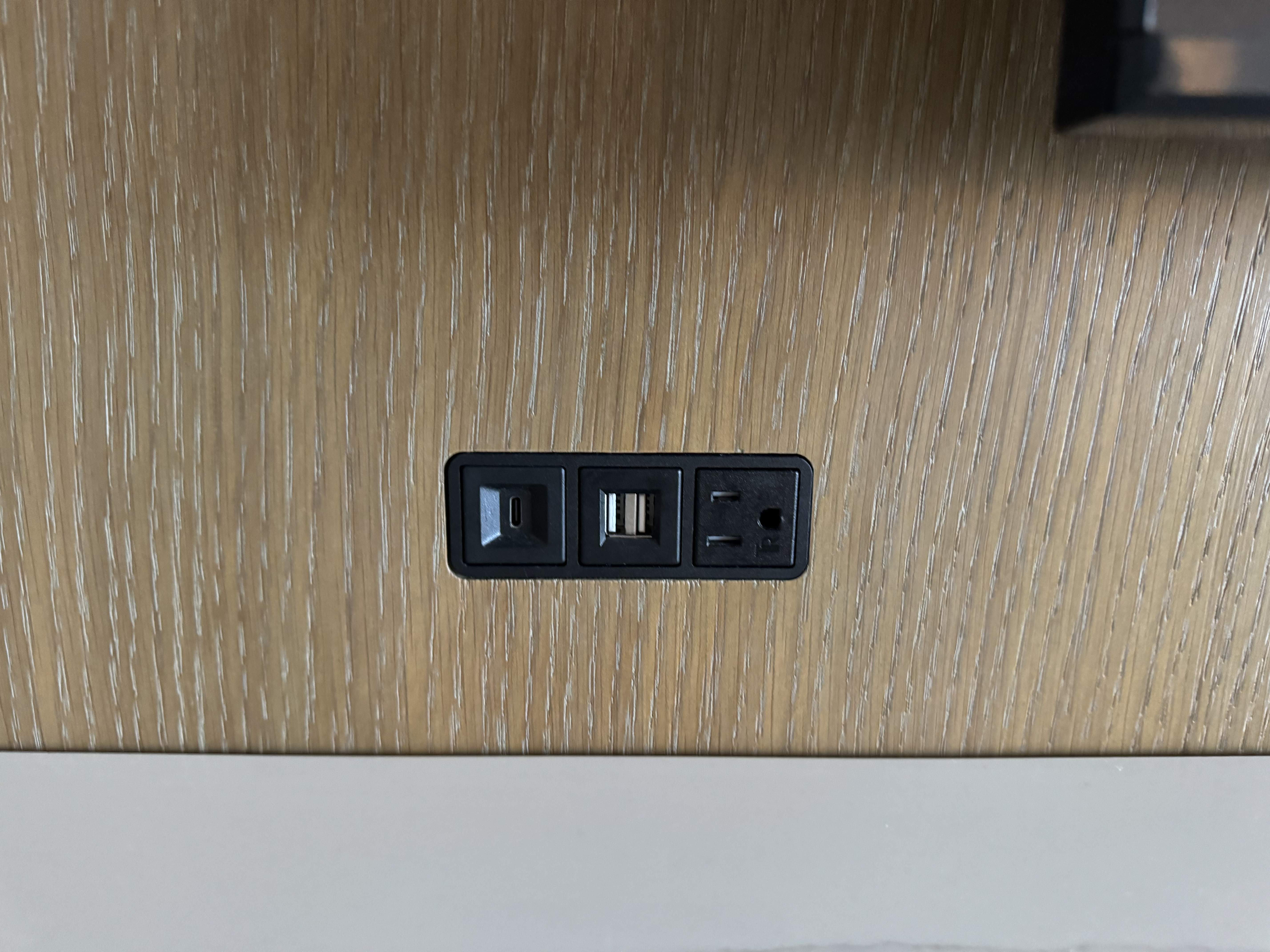 Hyatt Regency Atlanta Deluxe Suite bedroom outlets Hyatt Regency Atlanta Deluxe Suite bedroom outlets