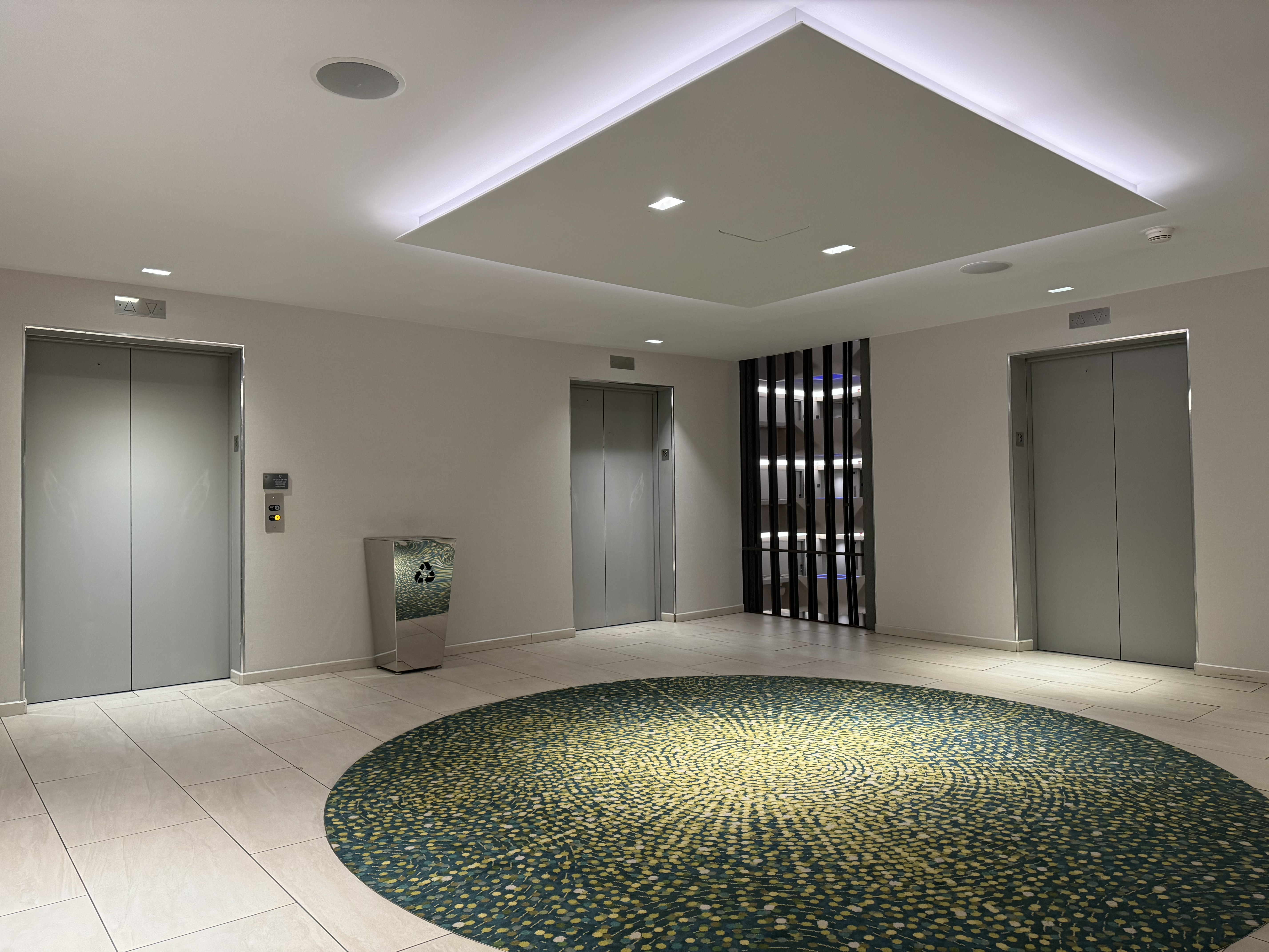Hyatt Regency Atlanta elevator waiting area Hyatt Regency Atlanta elevator waiting area