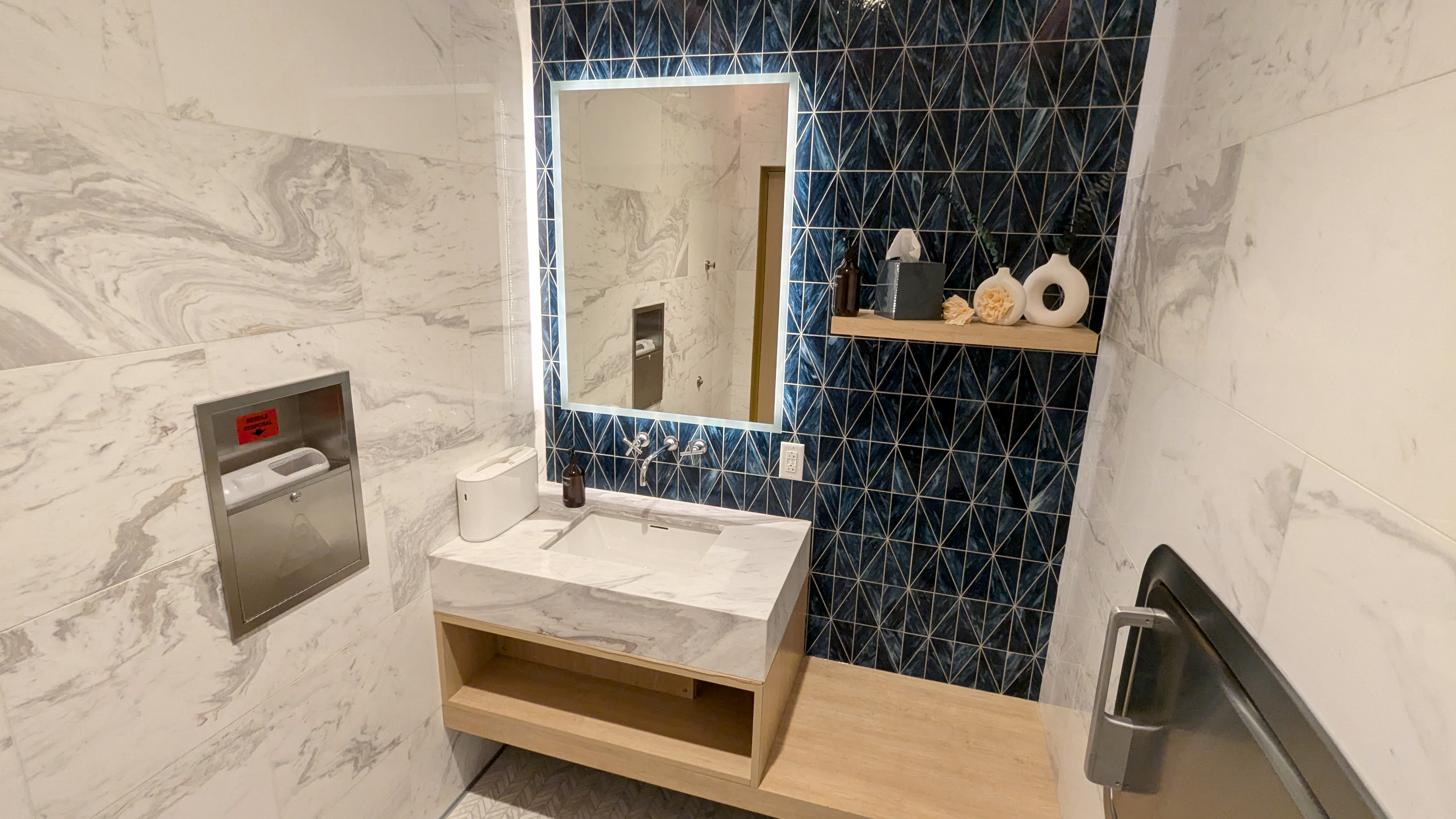 JFK Delta One Lounge Bathroom