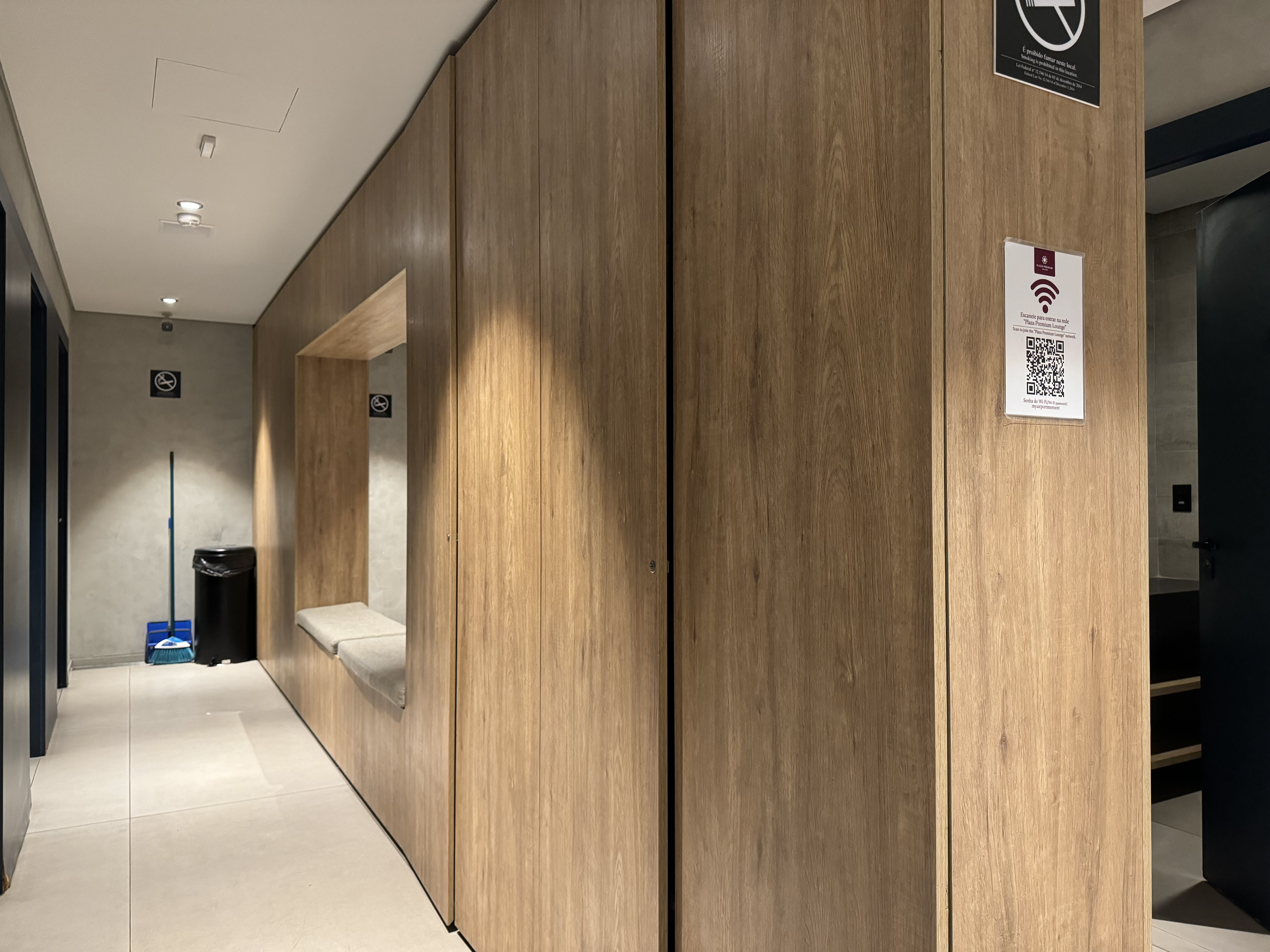 Plaza Premium Lounge GRU Terminal 2 bathroom interior