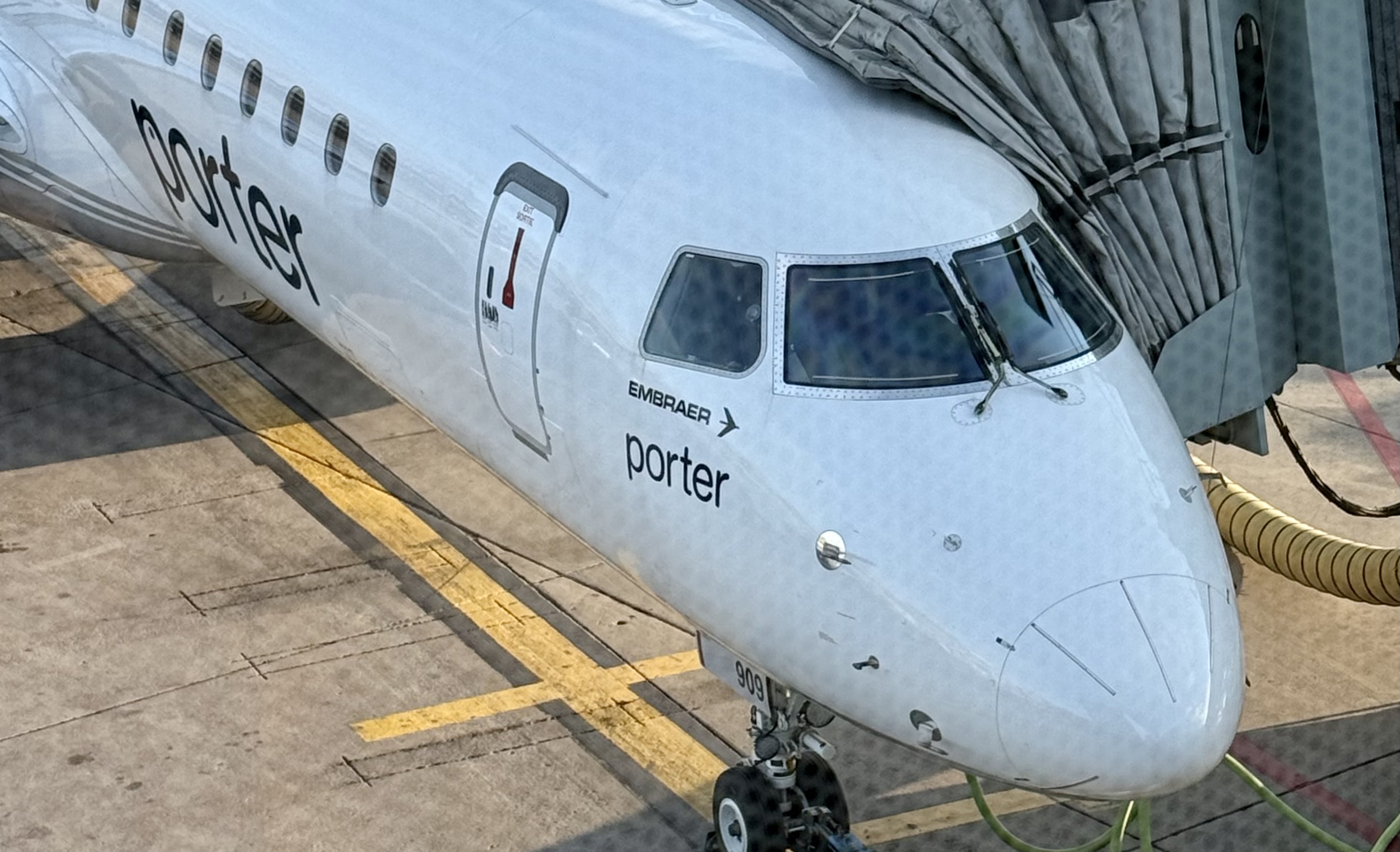 Porter Airlines at Toronto YYZ Porter Airlines at Toronto YYZ
