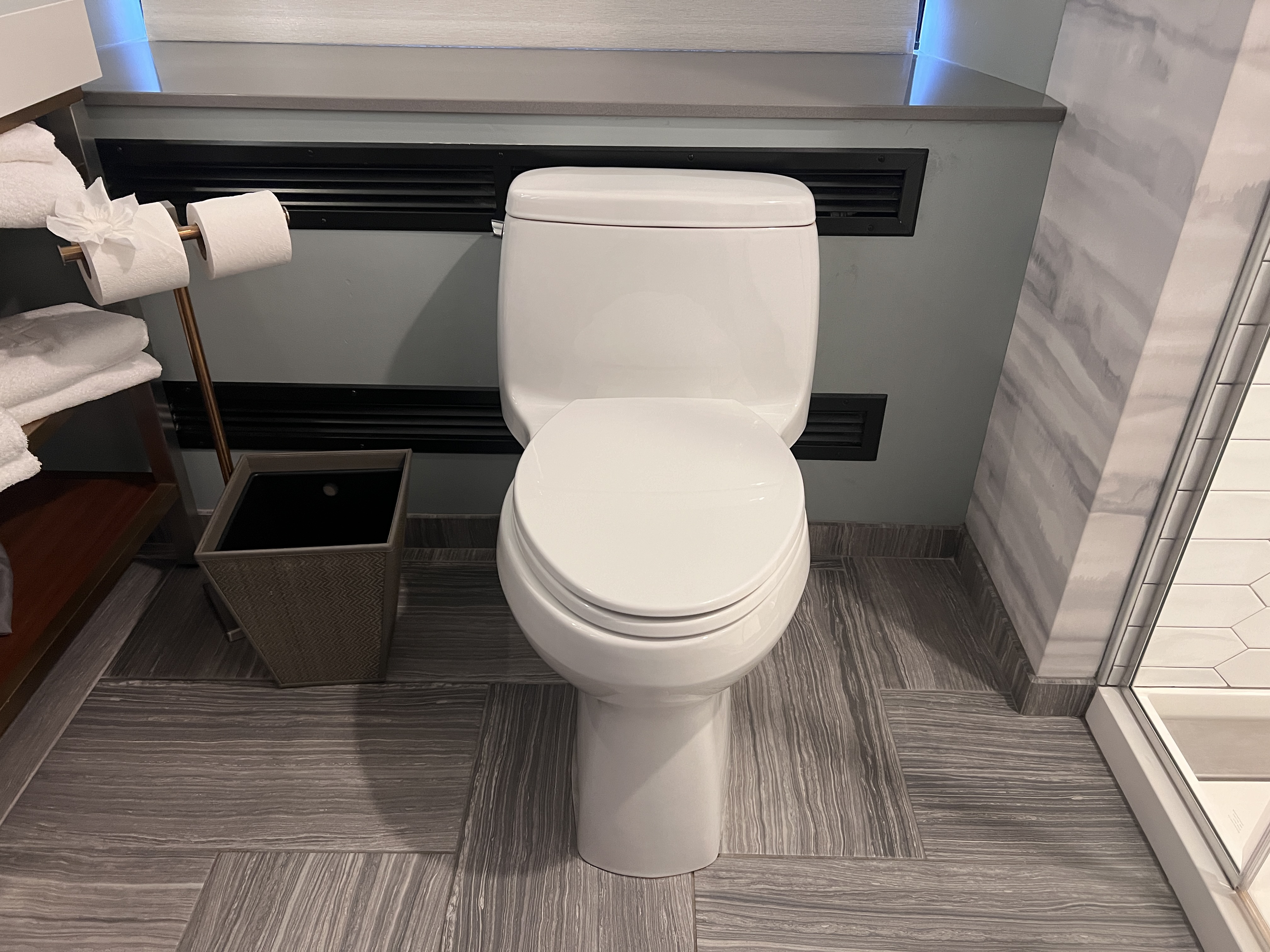 Rand Tower Hotel Minneapolis bathroom toilet
