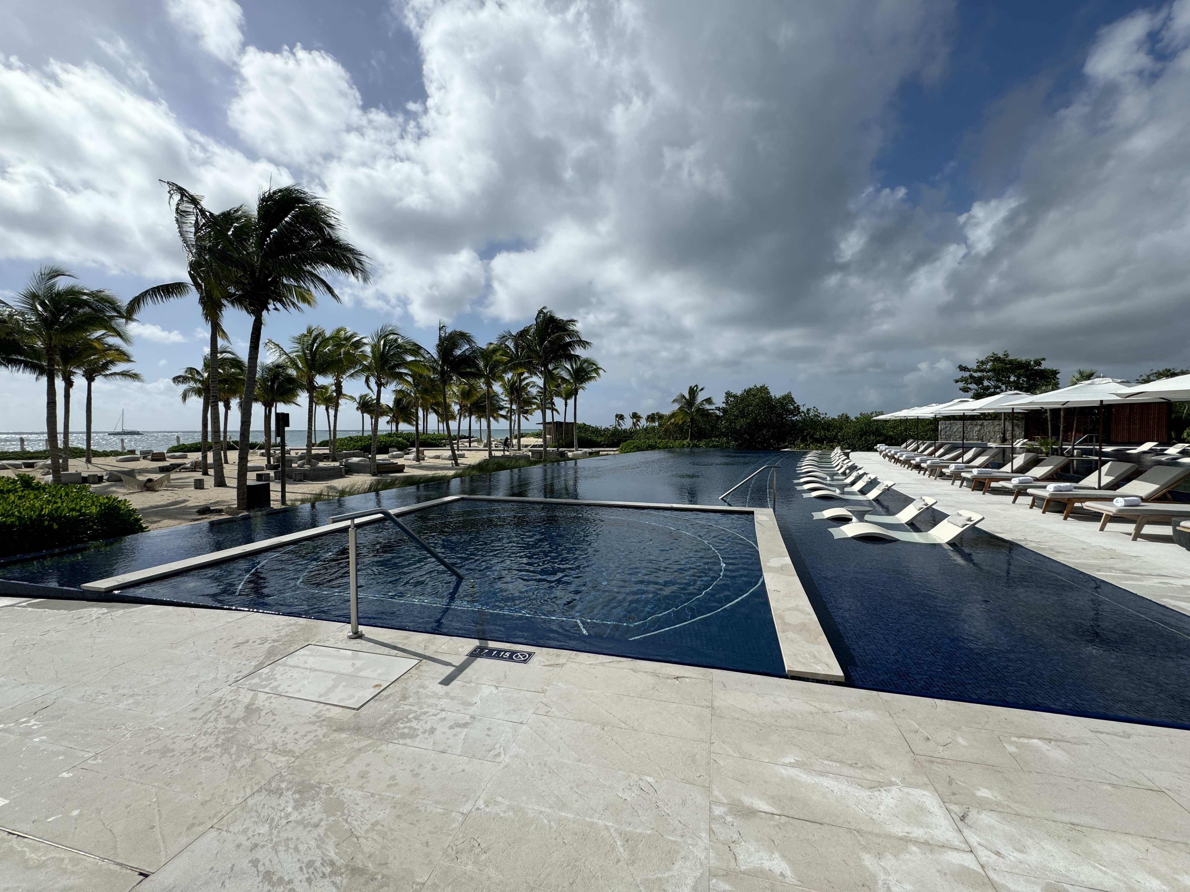 St. Regis Kanai Family Pool and Jacuzzi St. Regis Kanai Family Pool and Jacuzzi
