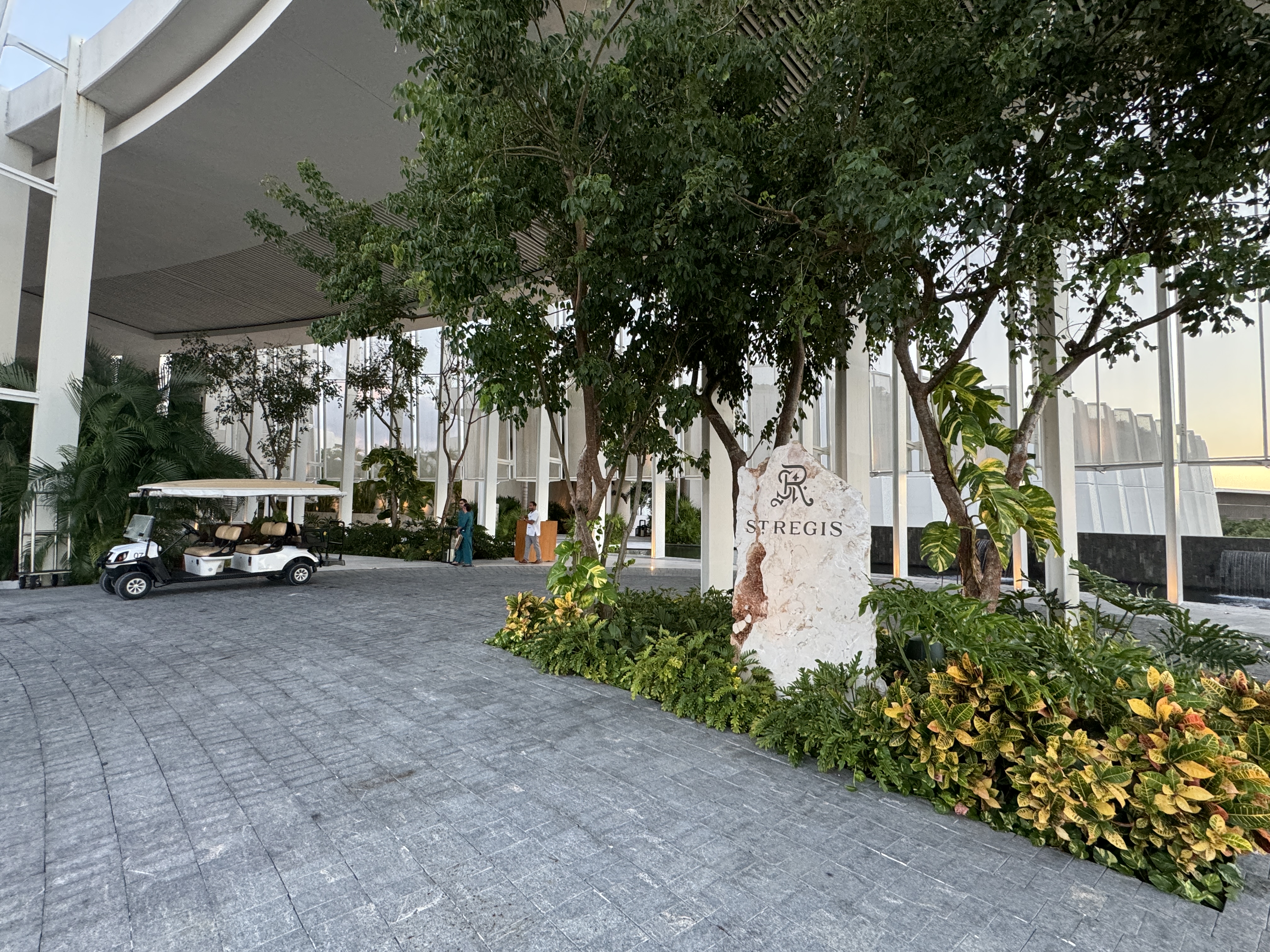 St. Regis Kanai Valet area St. Regis Kanai Valet area