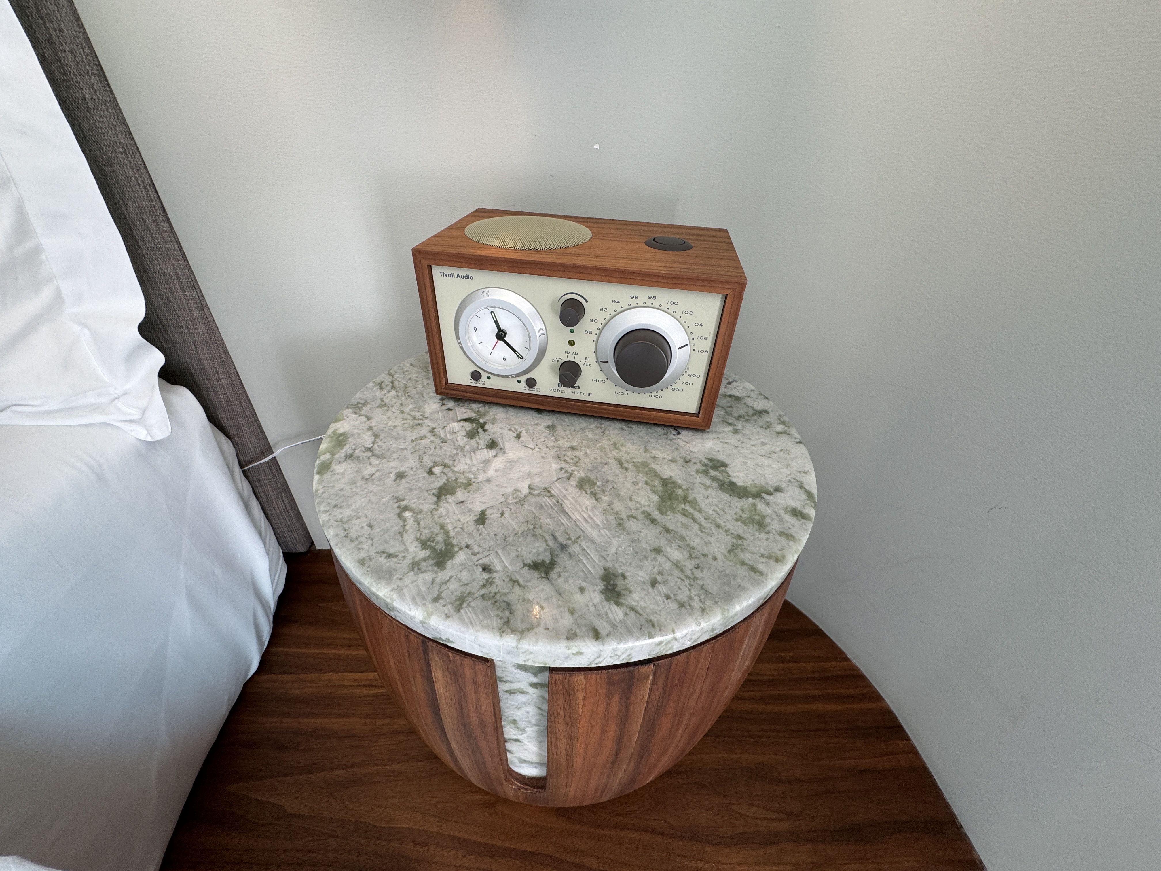 St. Regis Kanai nightstand raido St. Regis Kanai nightstand raido