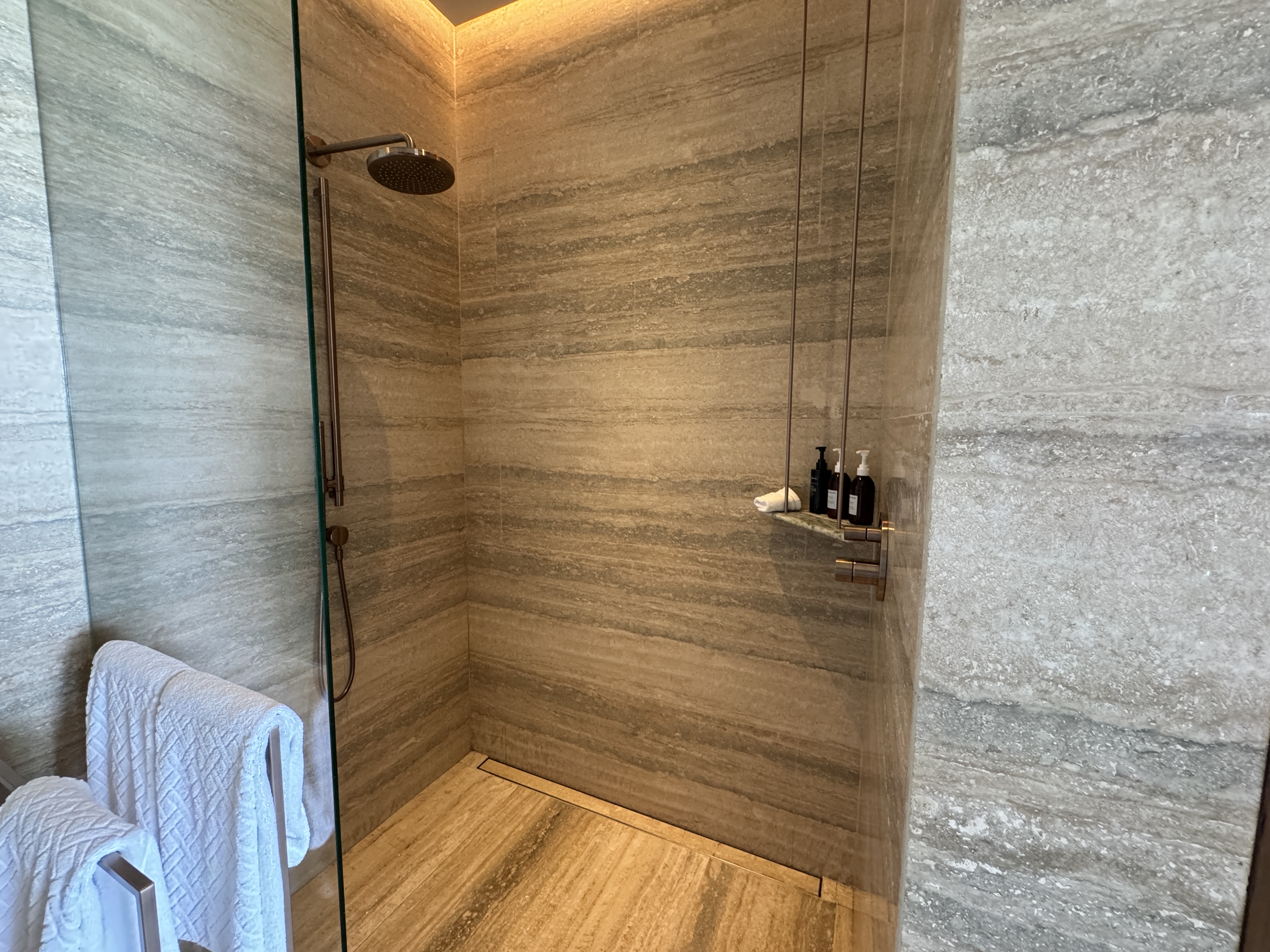 St. Regis Kanai shower St. Regis Kanai shower