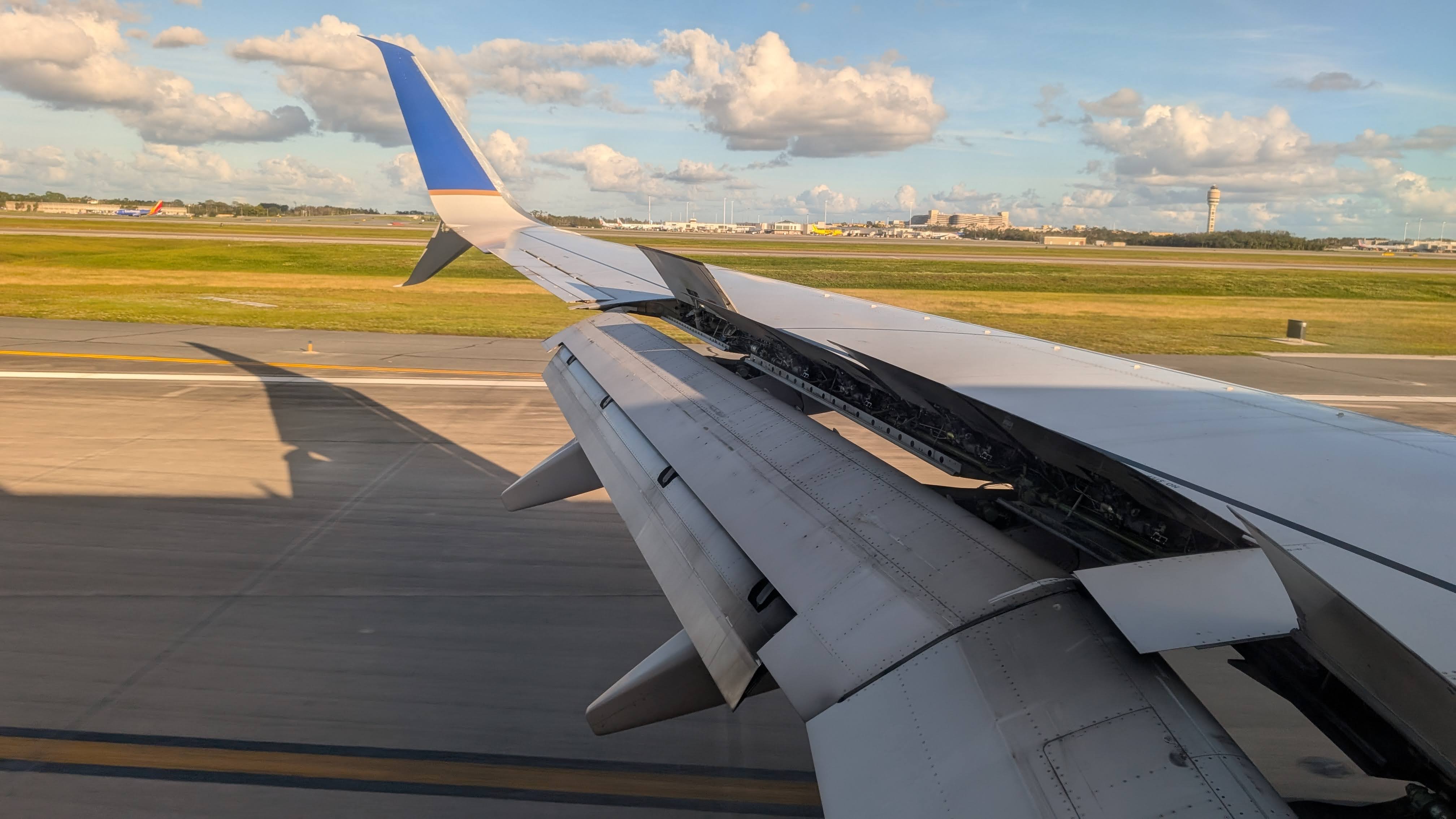United IAH to MCO landing in Orlando