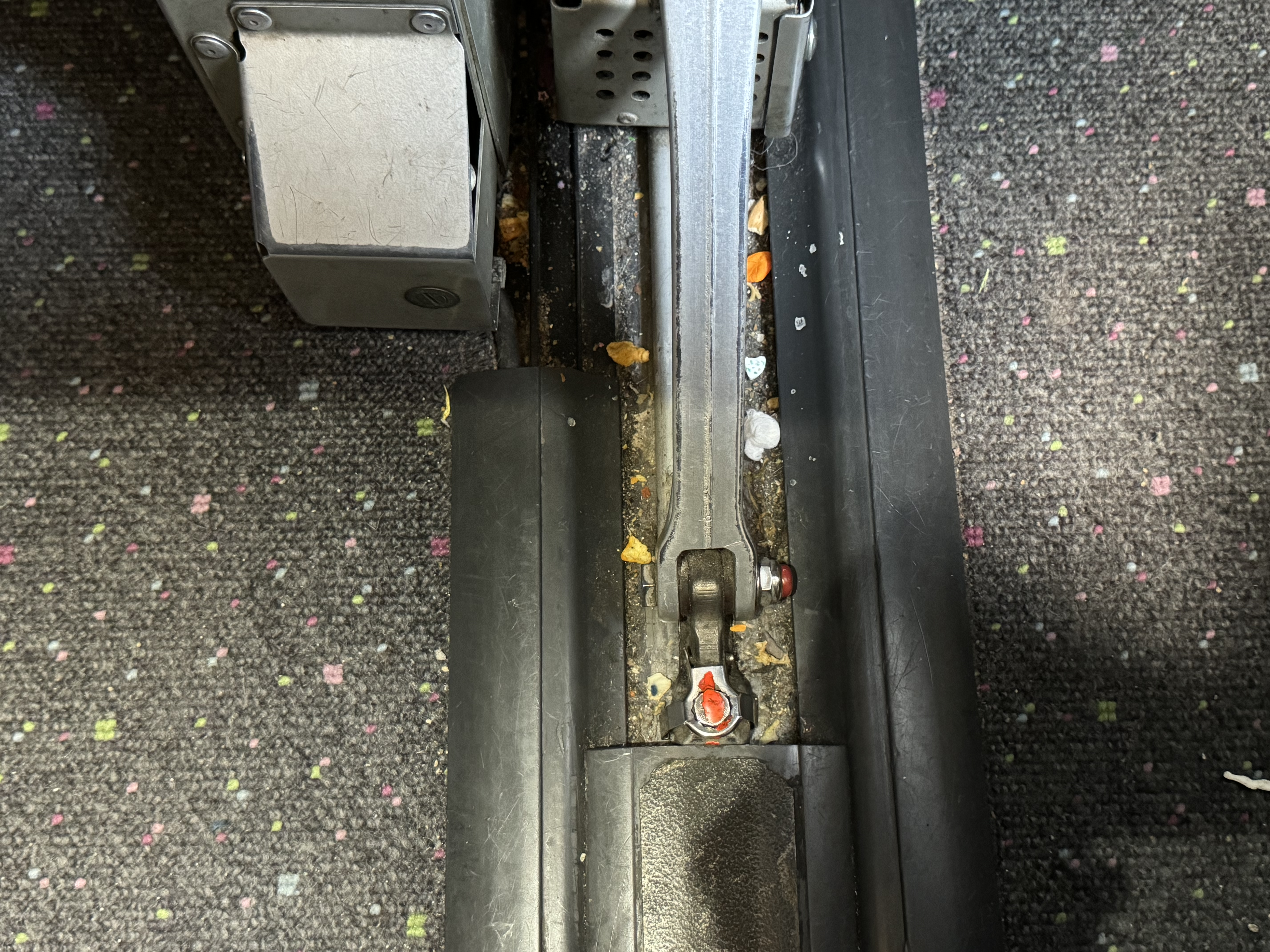 Volaris crumbs between seats Volaris crumbs between seats