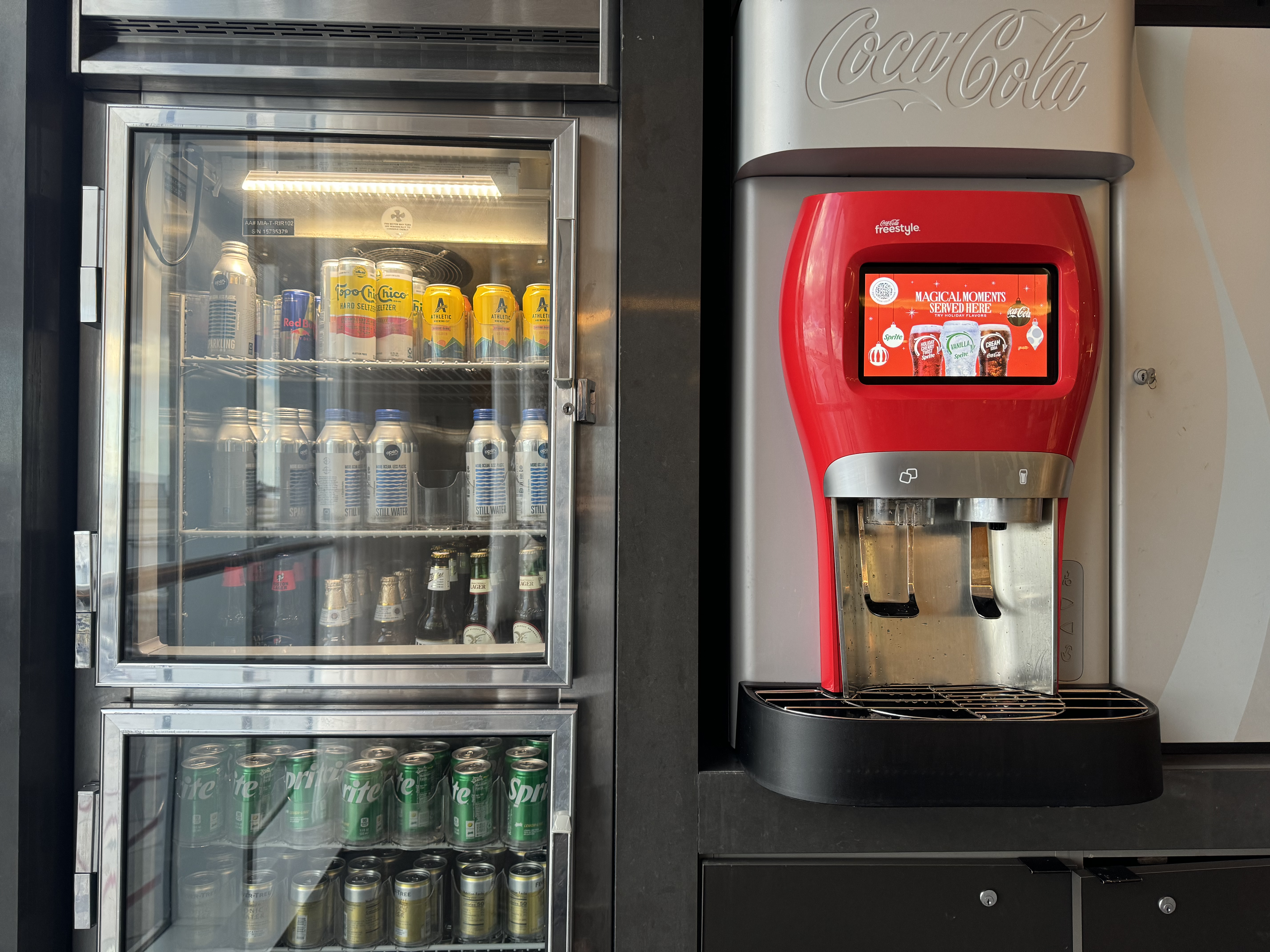 AA Flagship Lounge MIA beverages