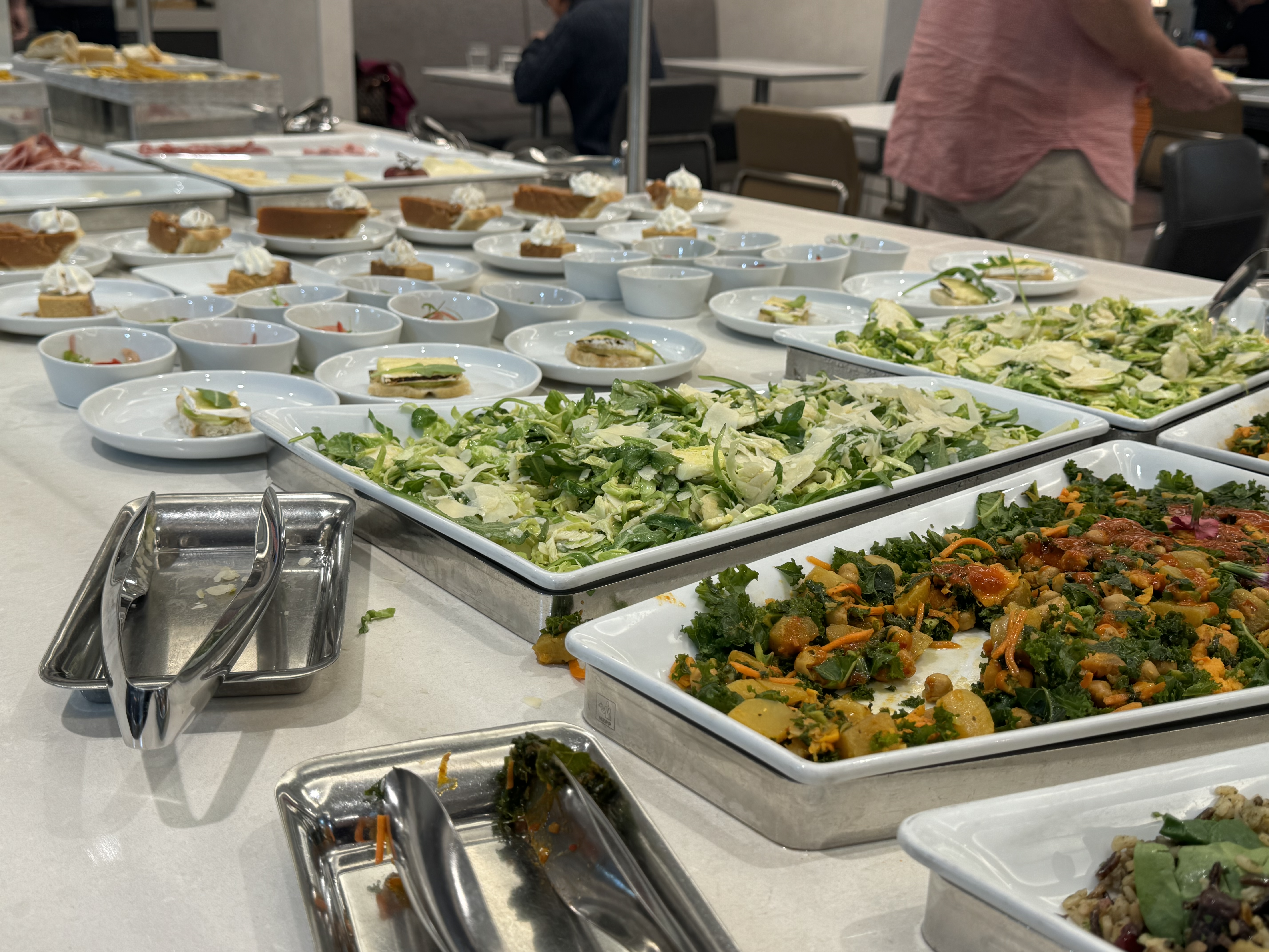 AA Flagship Lounge MIA food trays