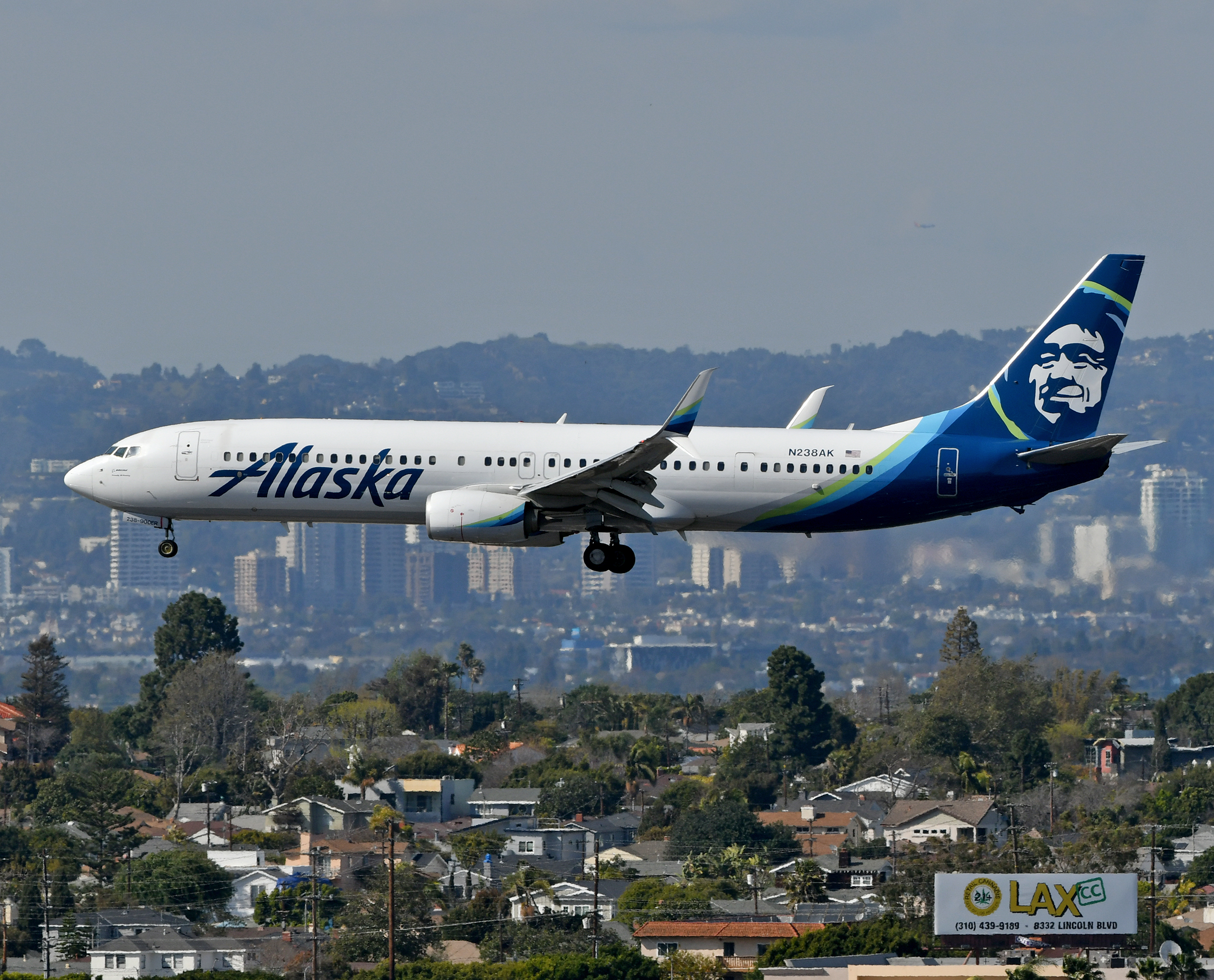 Alaska Airlines economy food Alaska Airlines B737 900 landing LAX