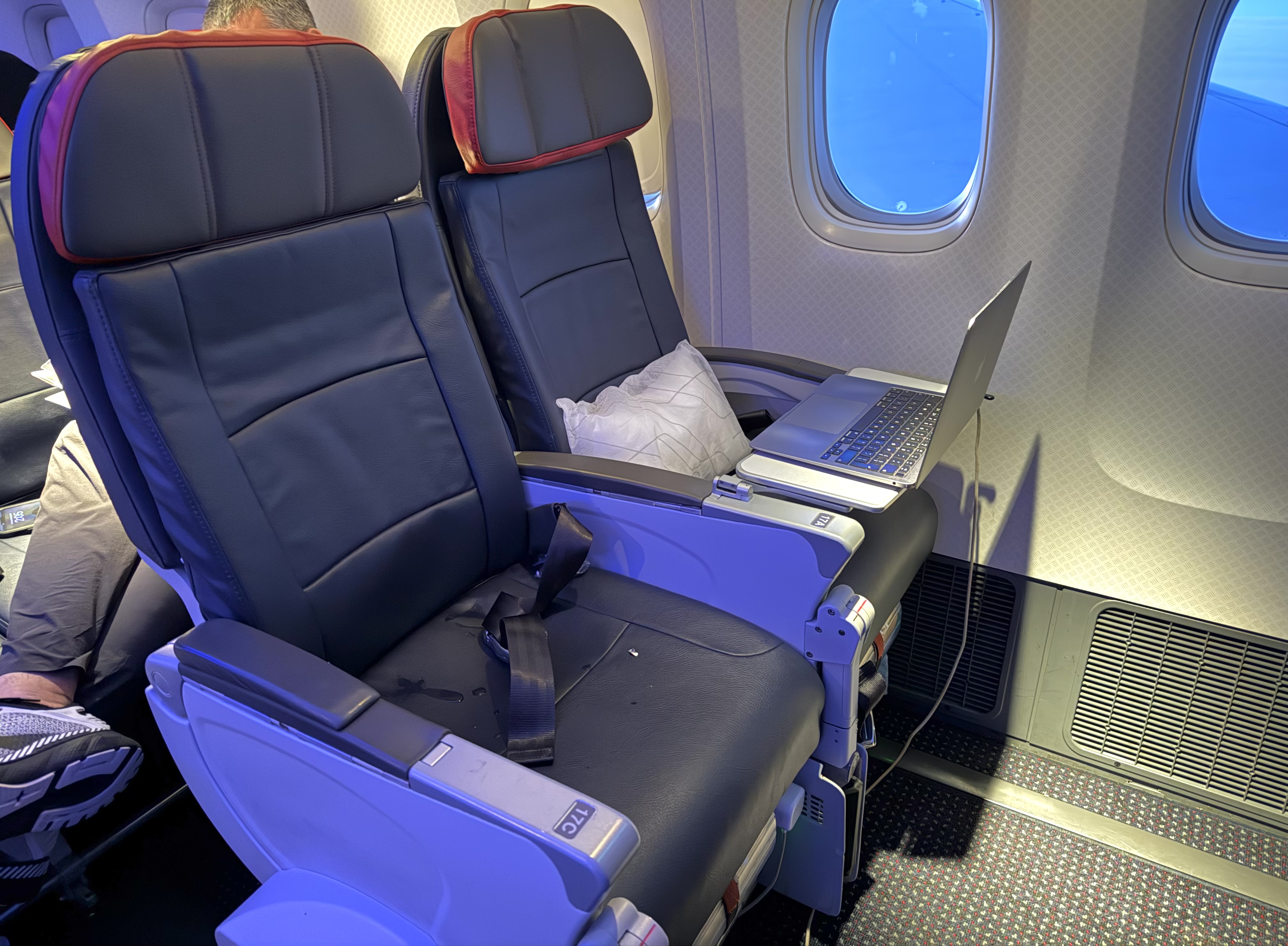American Airlines economy Boeing 777 first row American Airlines economy Boeing 777 first row