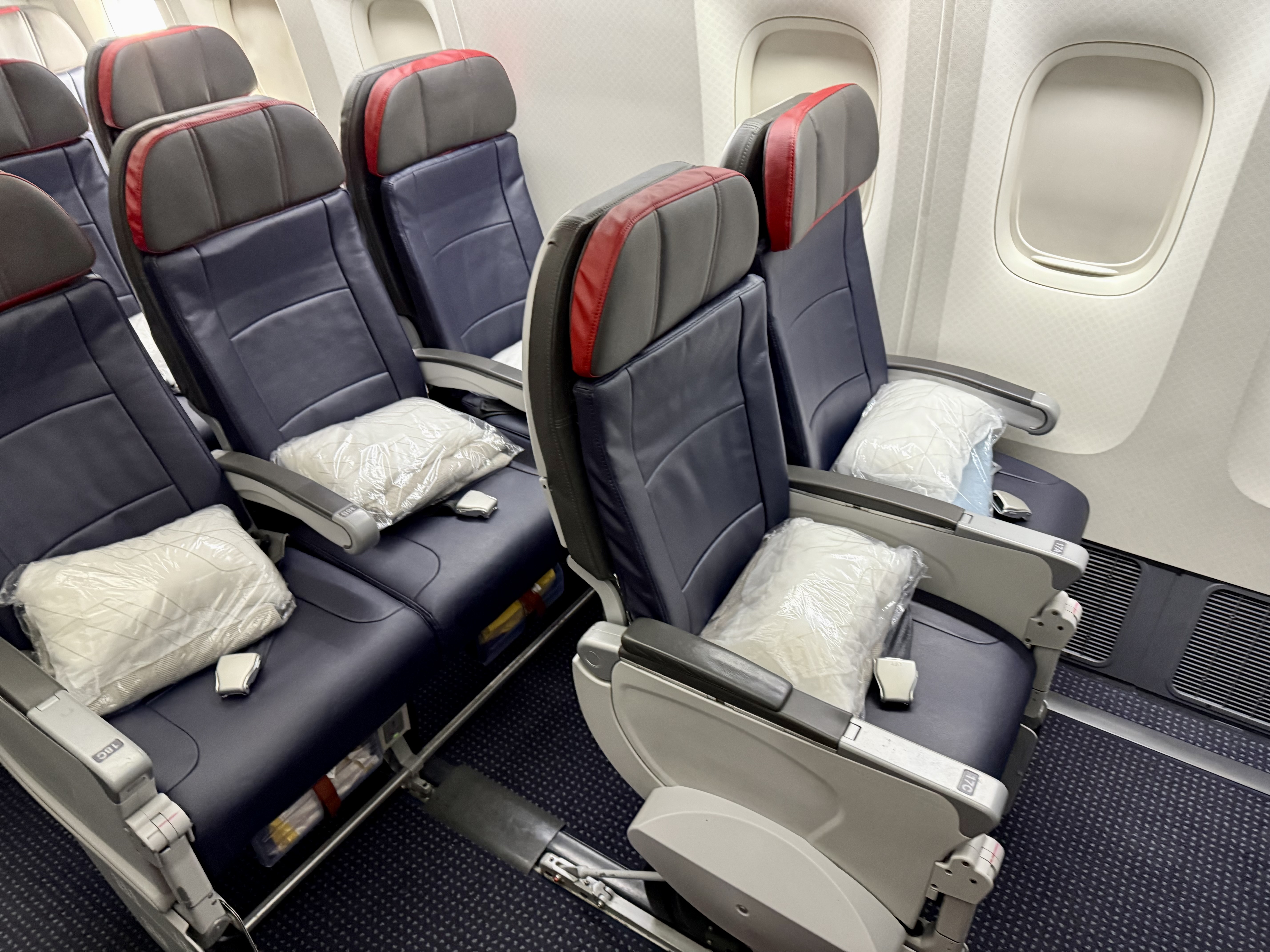 American Airlines economy empty seats Boeing 777 American Airlines economy front rows Boeing 777
