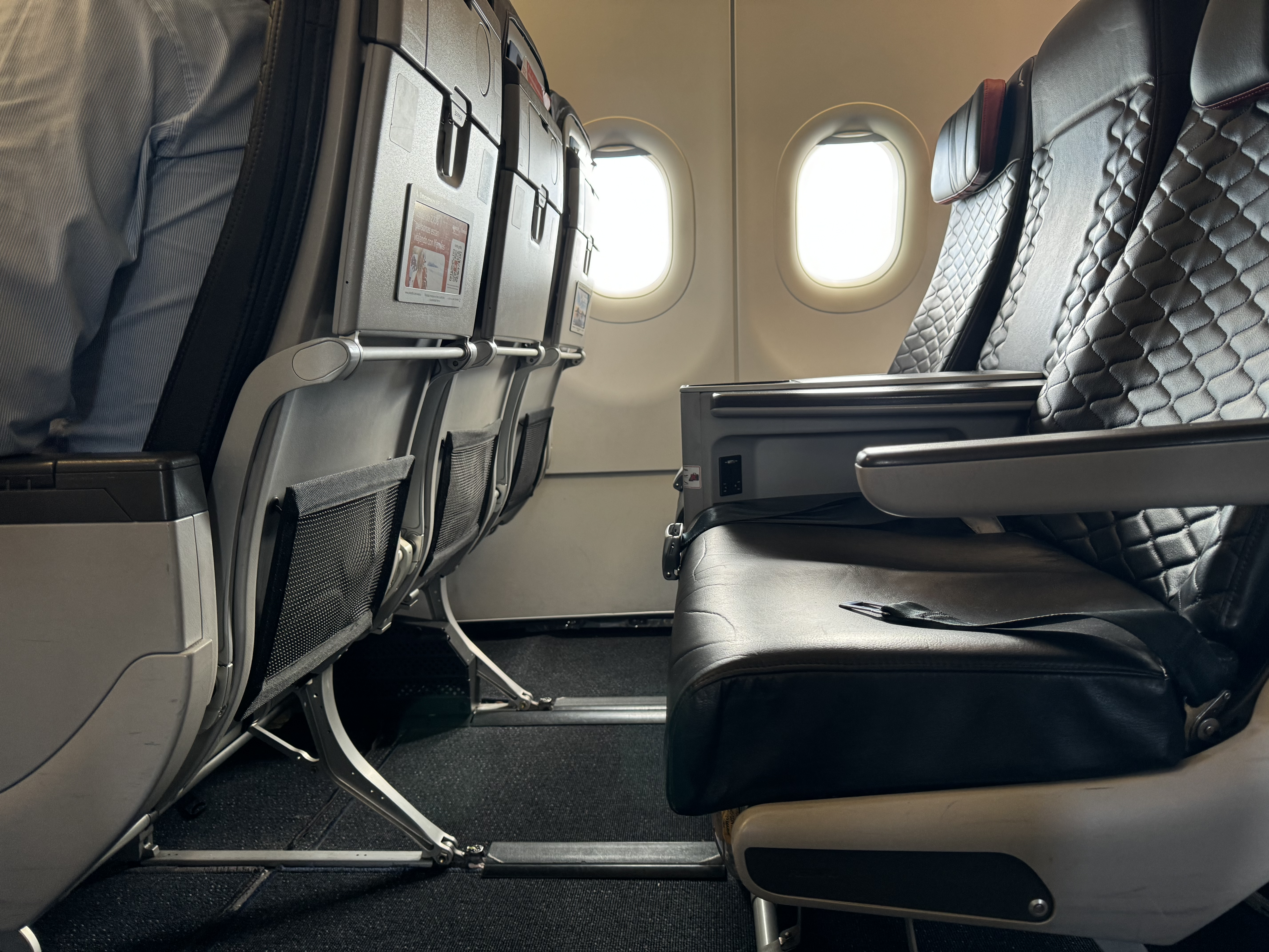 Avianca A320 premium seat pitch Avianca A320 premium seat pitch