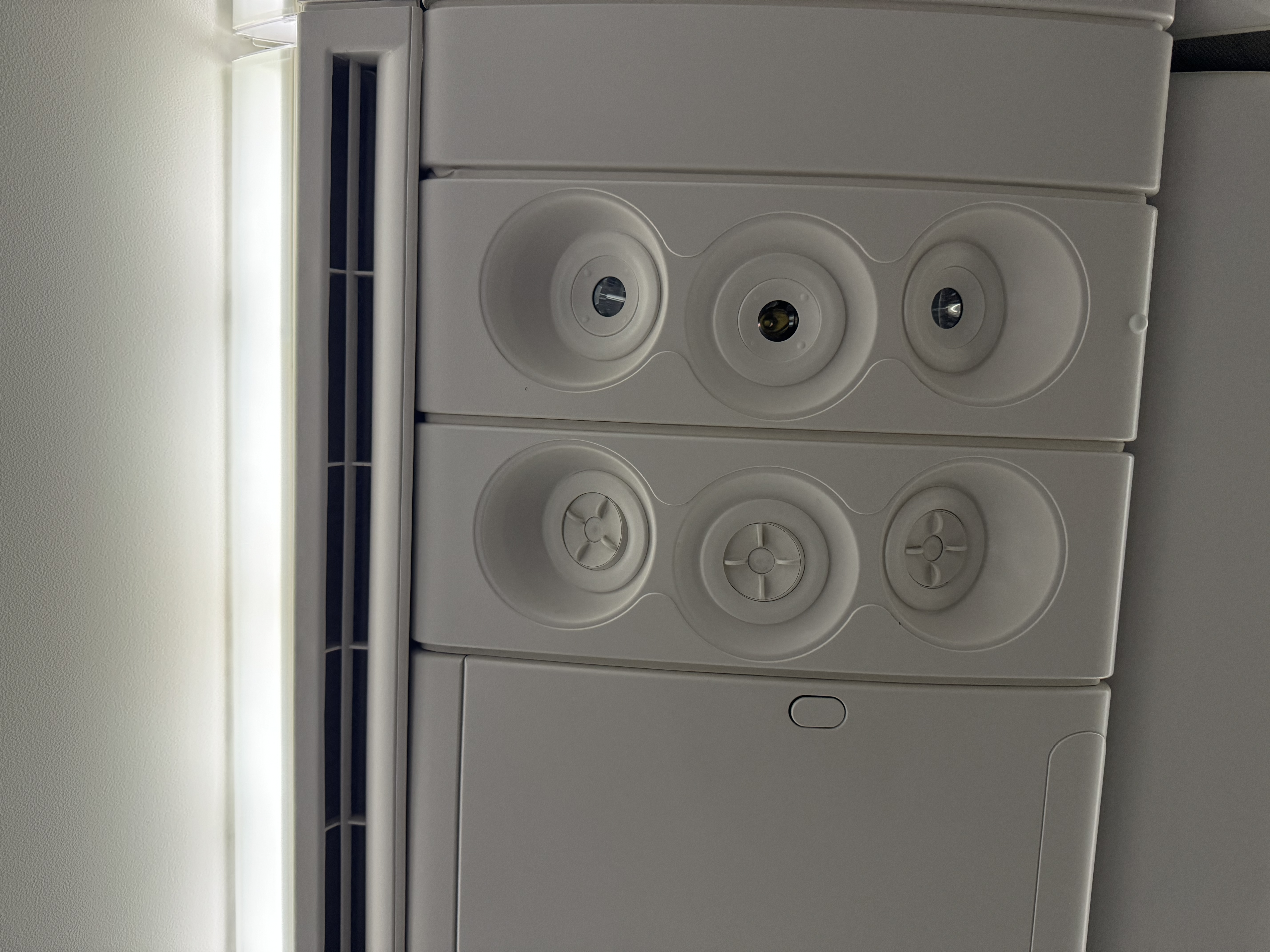 Avianca B787 8 Norwegian business overhead lights vents