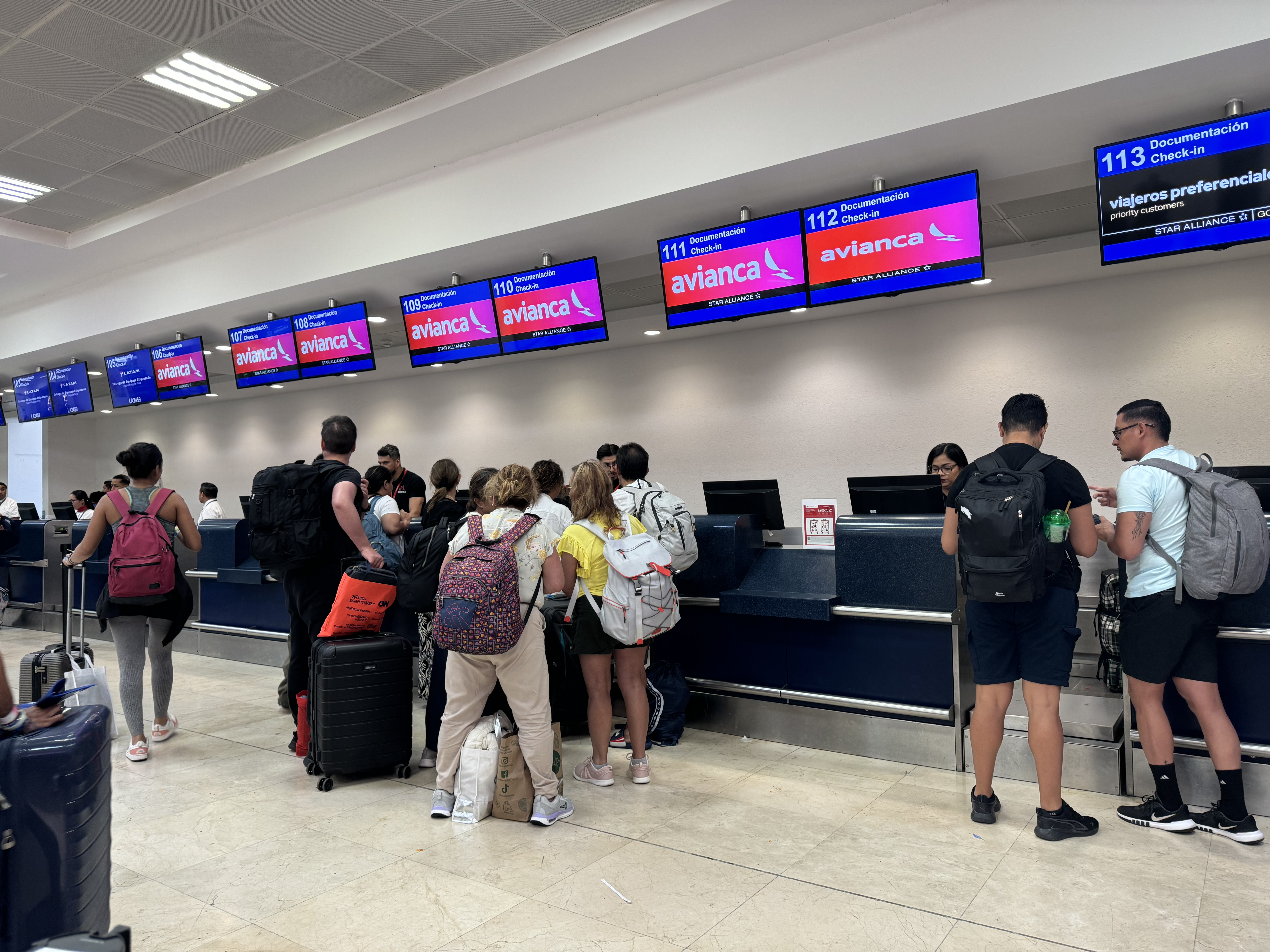 Avianca premium check in CUN Avianca premium check in CUN