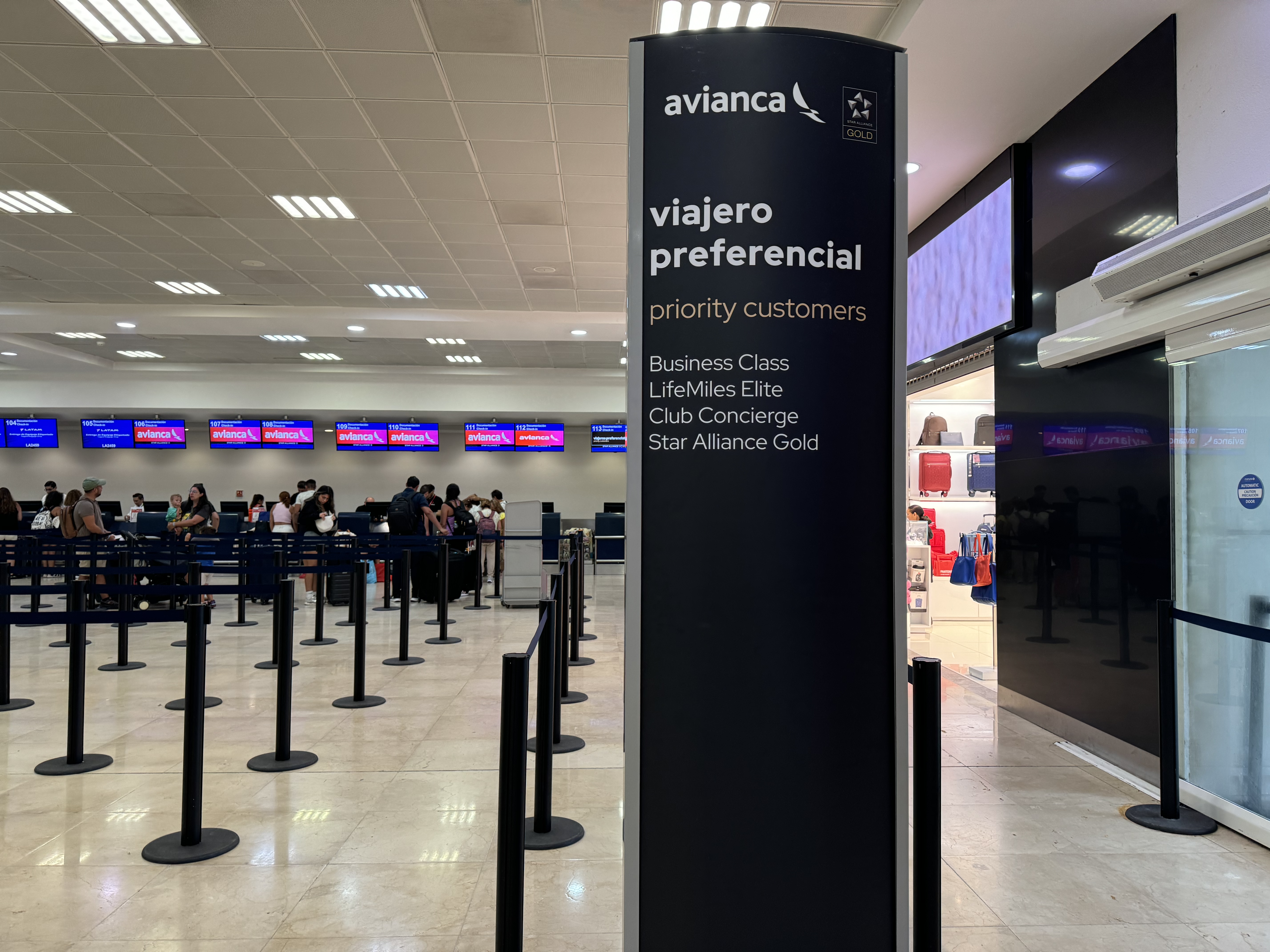 Avianca premium check in sign CUN Avianca premium check in sign CUN