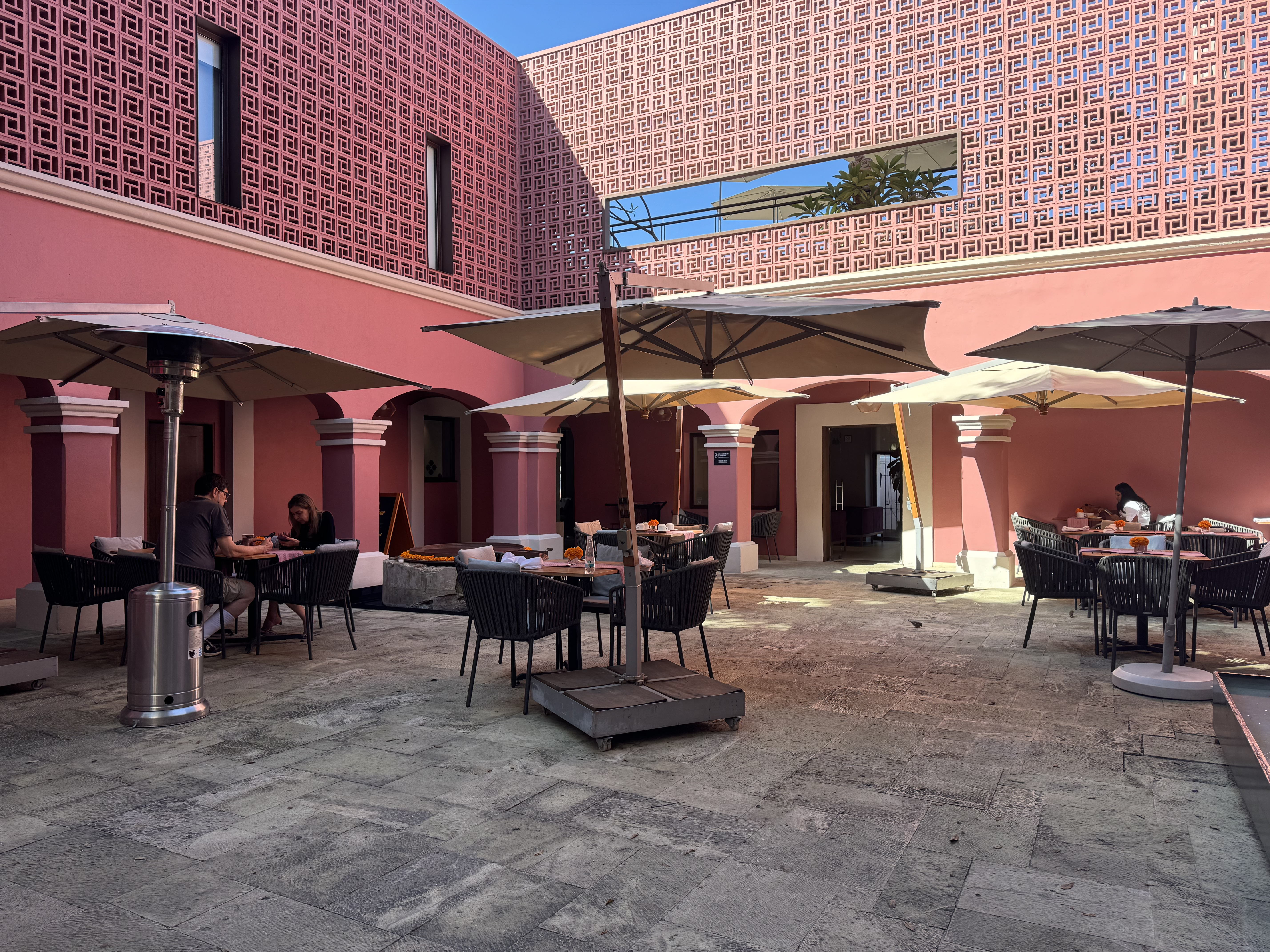 City Centro by Marriott Oaxaca breakfast seating City Centro by Marriott Oaxaca breakfast seating
