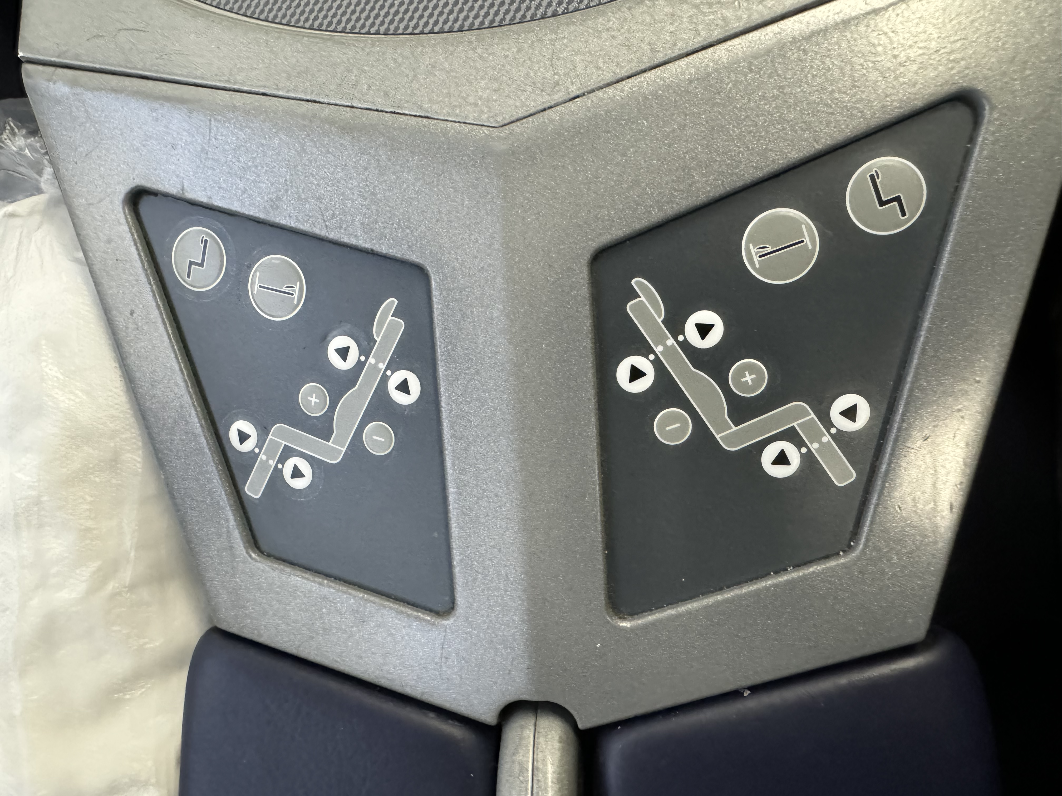 Copa Airline B737 MAX seat controls Copa Airline B737 MAX seat controls