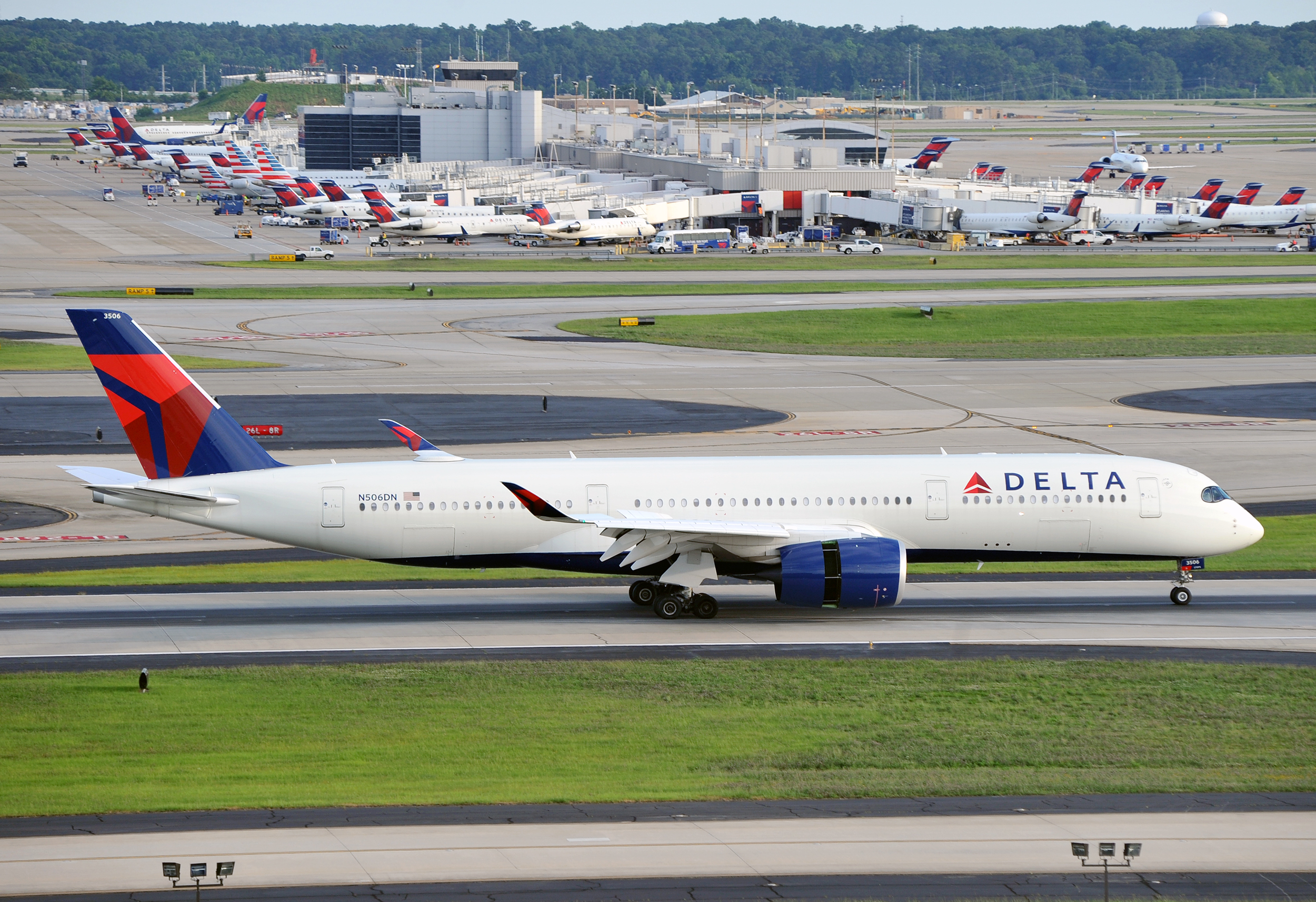 Delta-Air-Lines-A350-900-Taxi-ATL Delta-Air-Lines-A350-900-Taxi-ATL