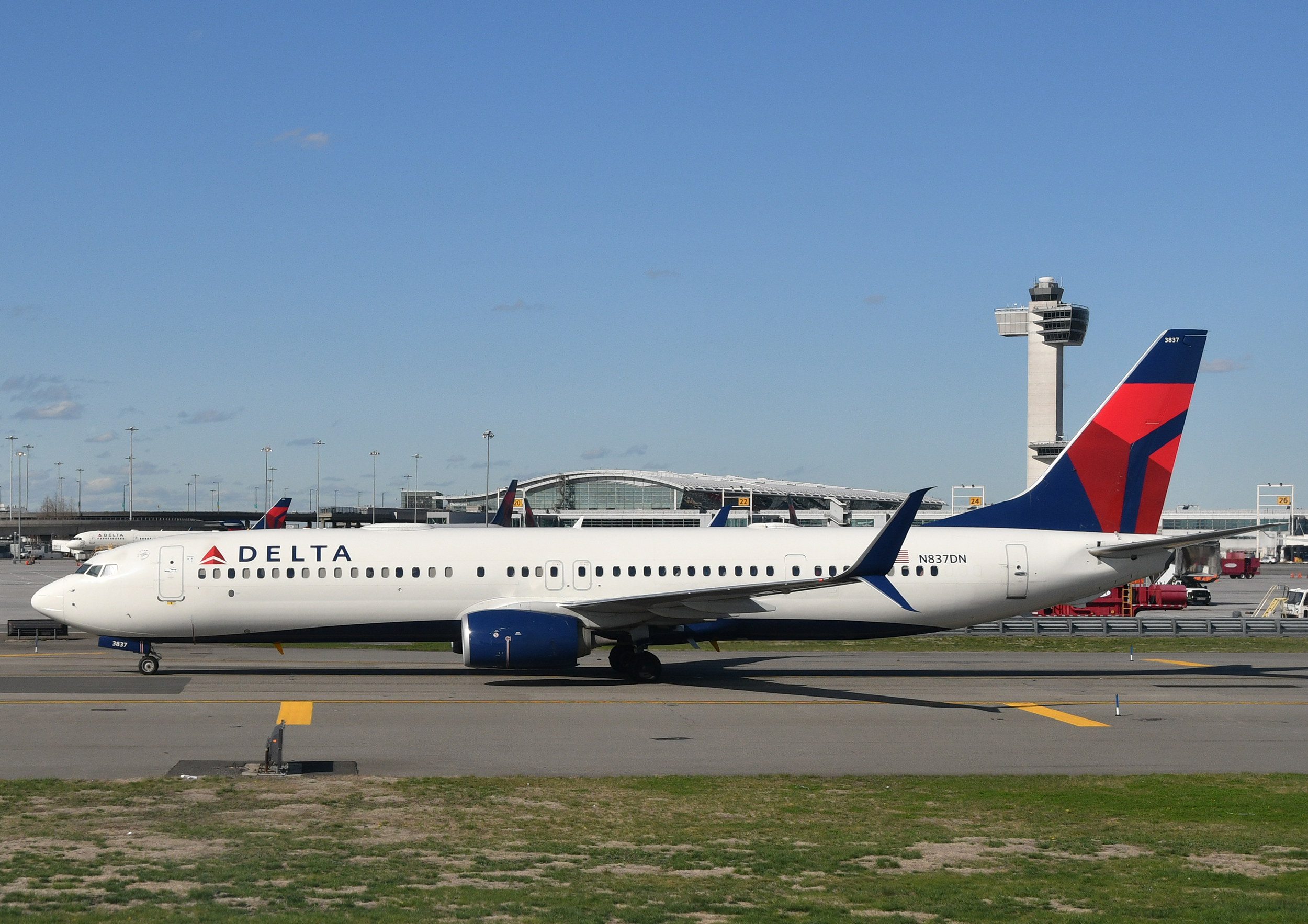 Delta Air Lines B737 800 JFK Taxiing Delta Air Lines B737 800 JFK Taxiing