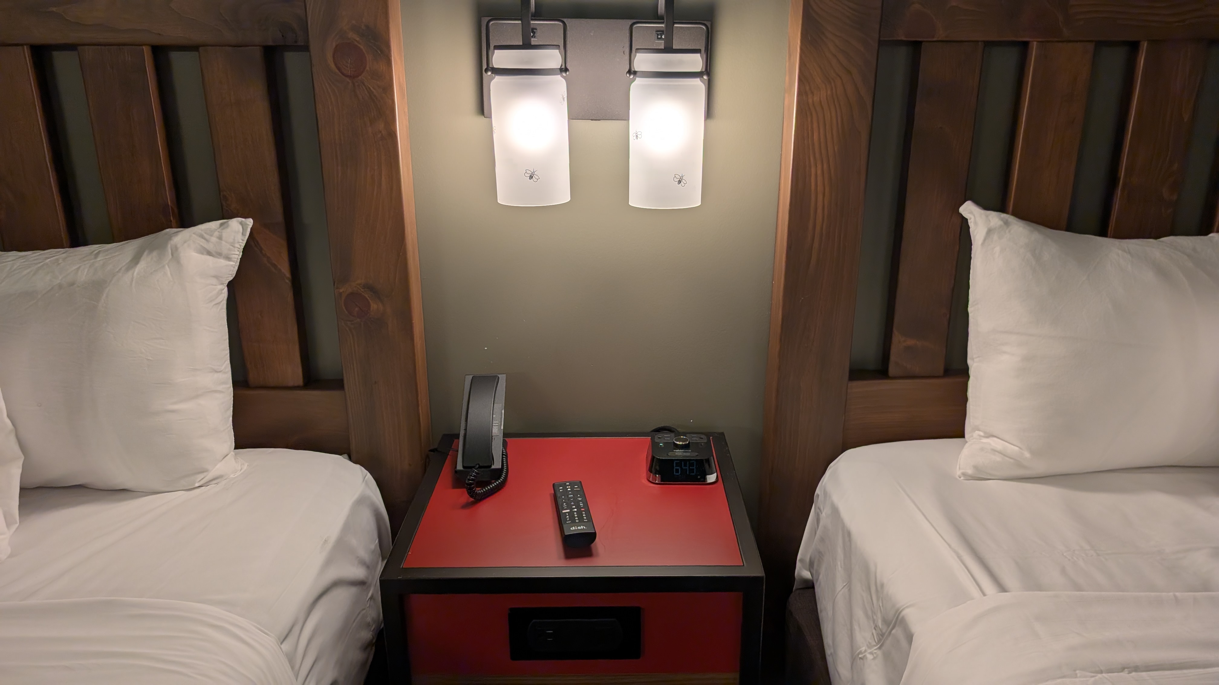 Great Wolf Lodge Webster guestroom middle nightstand Great Wolf Lodge Webster guestroom middle nightstand