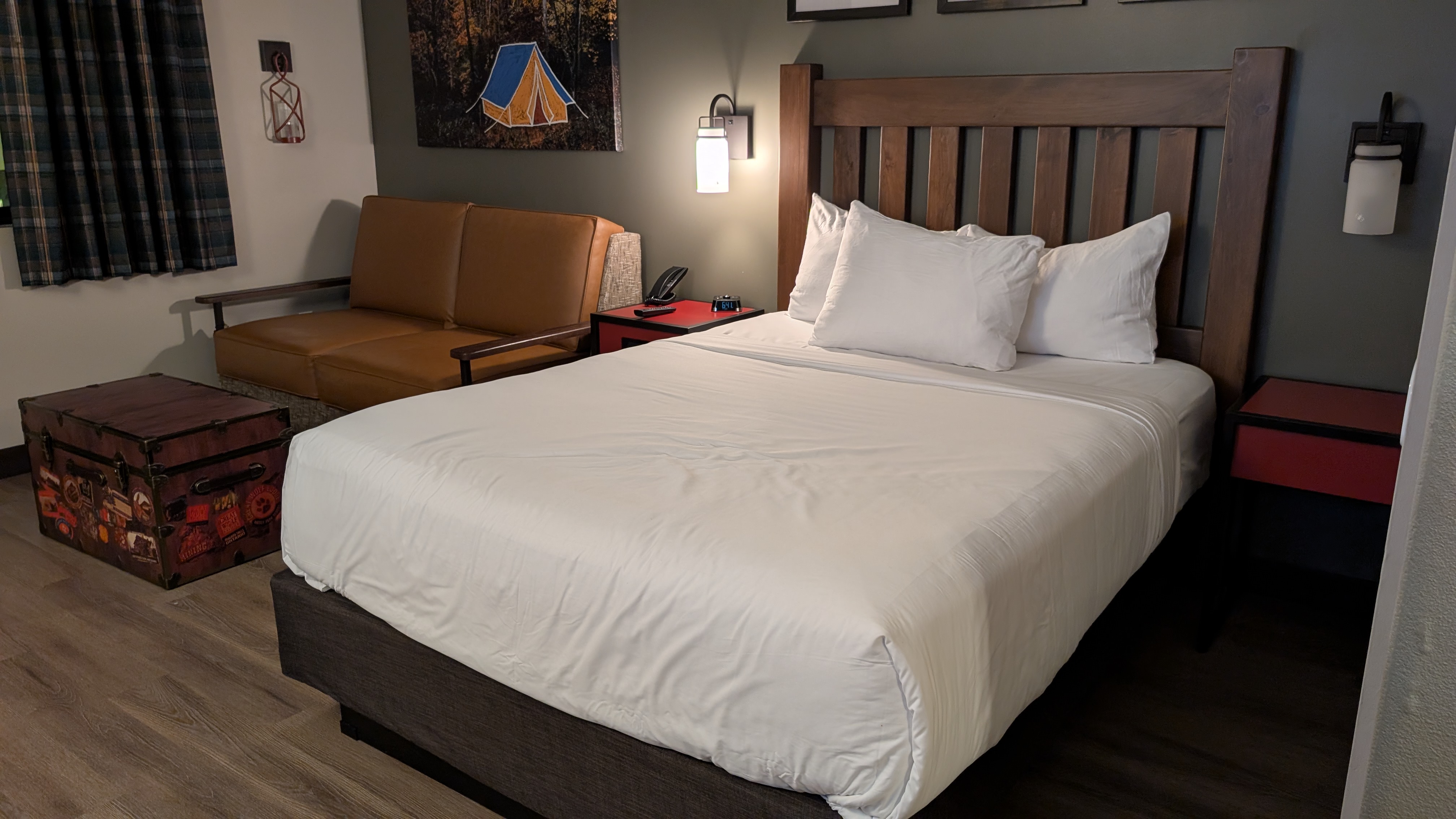 Great Wolf Lodge Webster guestroom queen bed Great Wolf Lodge Webster guestroom queen bed