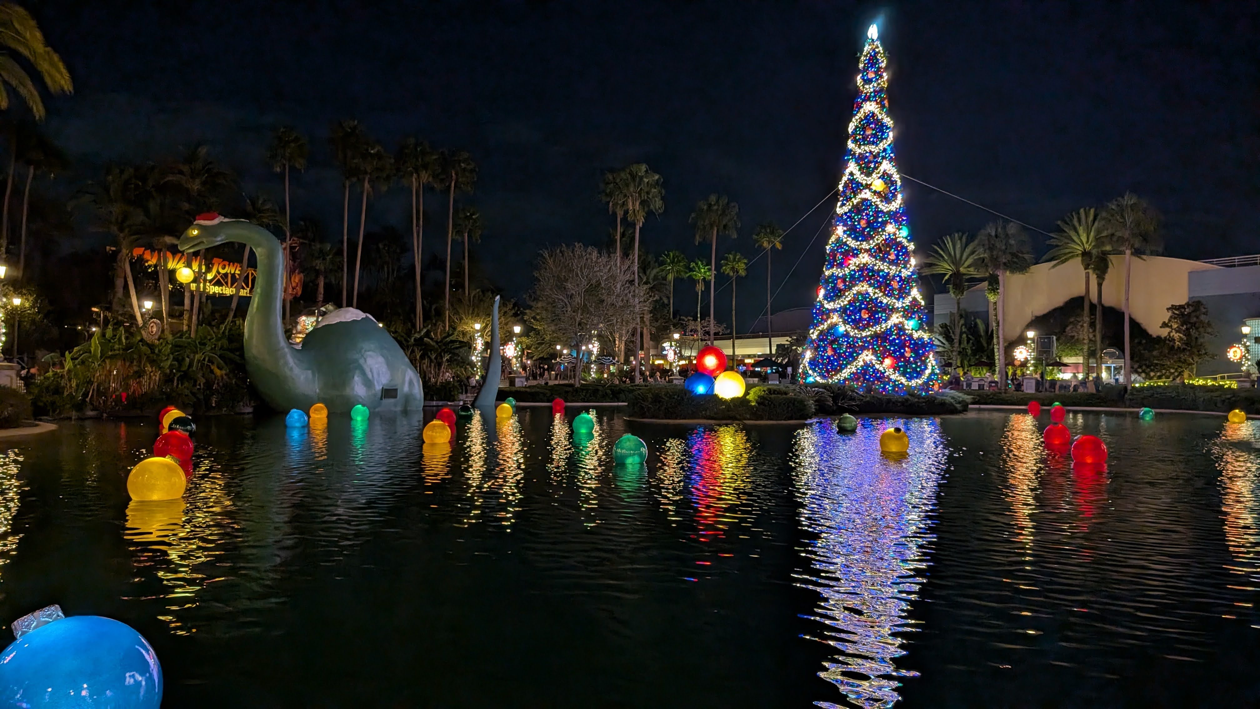 Hollywood Studios Echo Lake night holiday decor