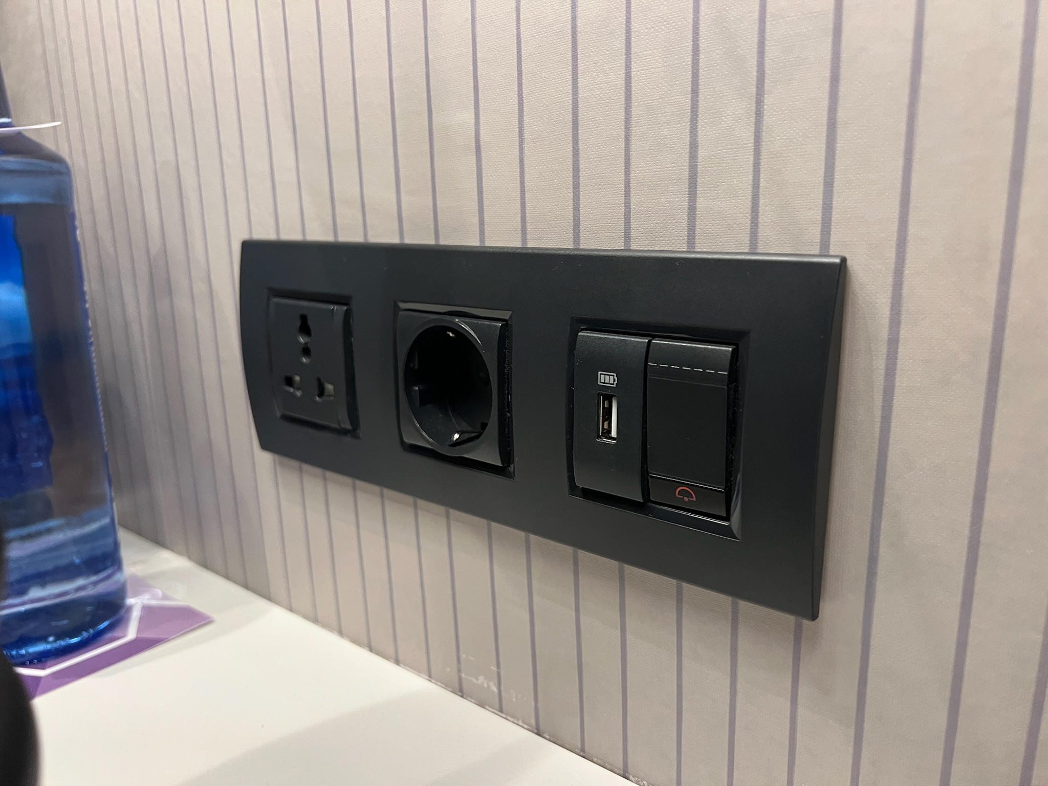 Hyatt Hesperia Madrid King Room Plugs Hyatt Hesperia Madrid King Room Plugs