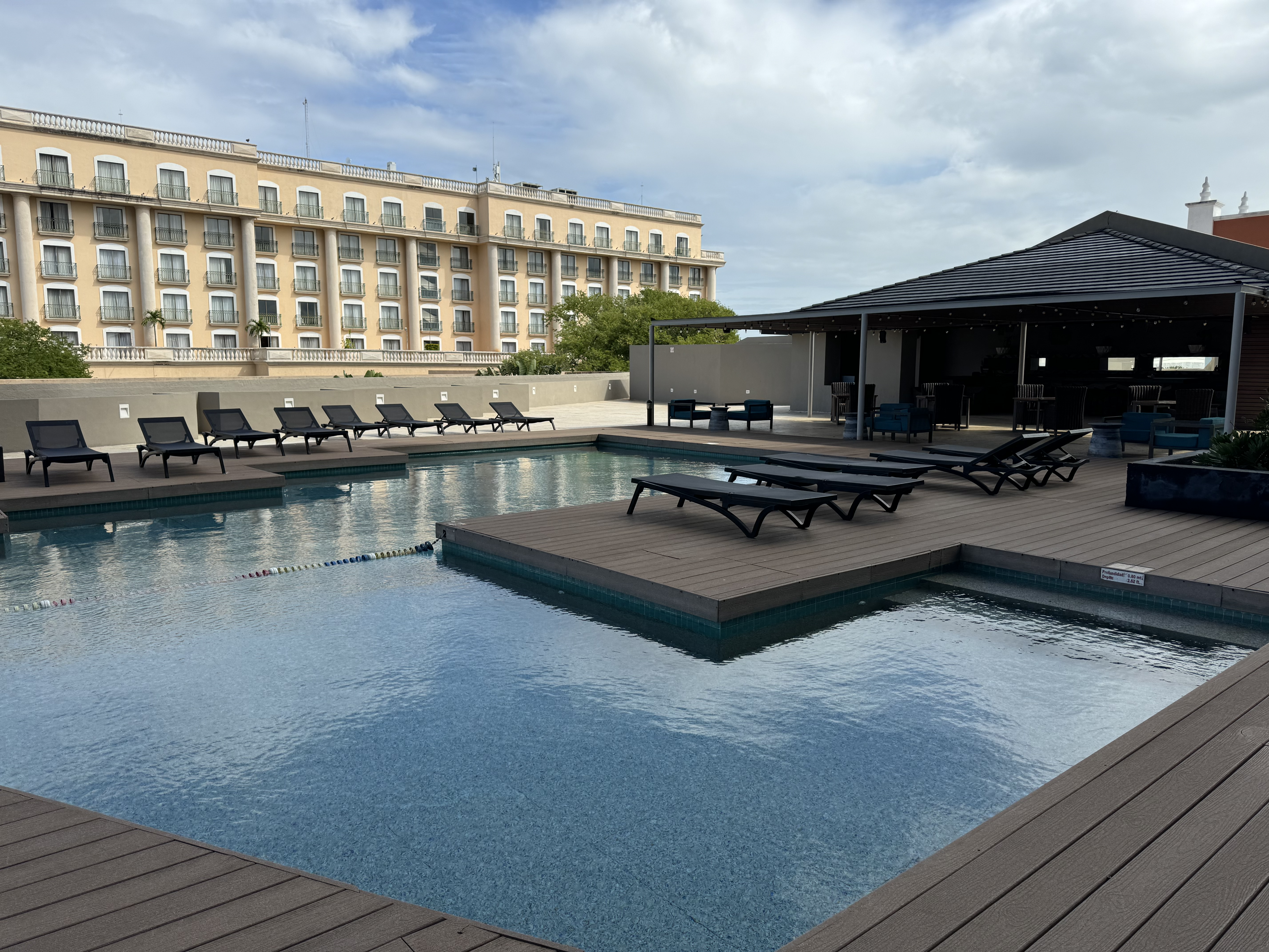 Hyatt Regency Merida pool with bar Hyatt Regency Merida pool with bar