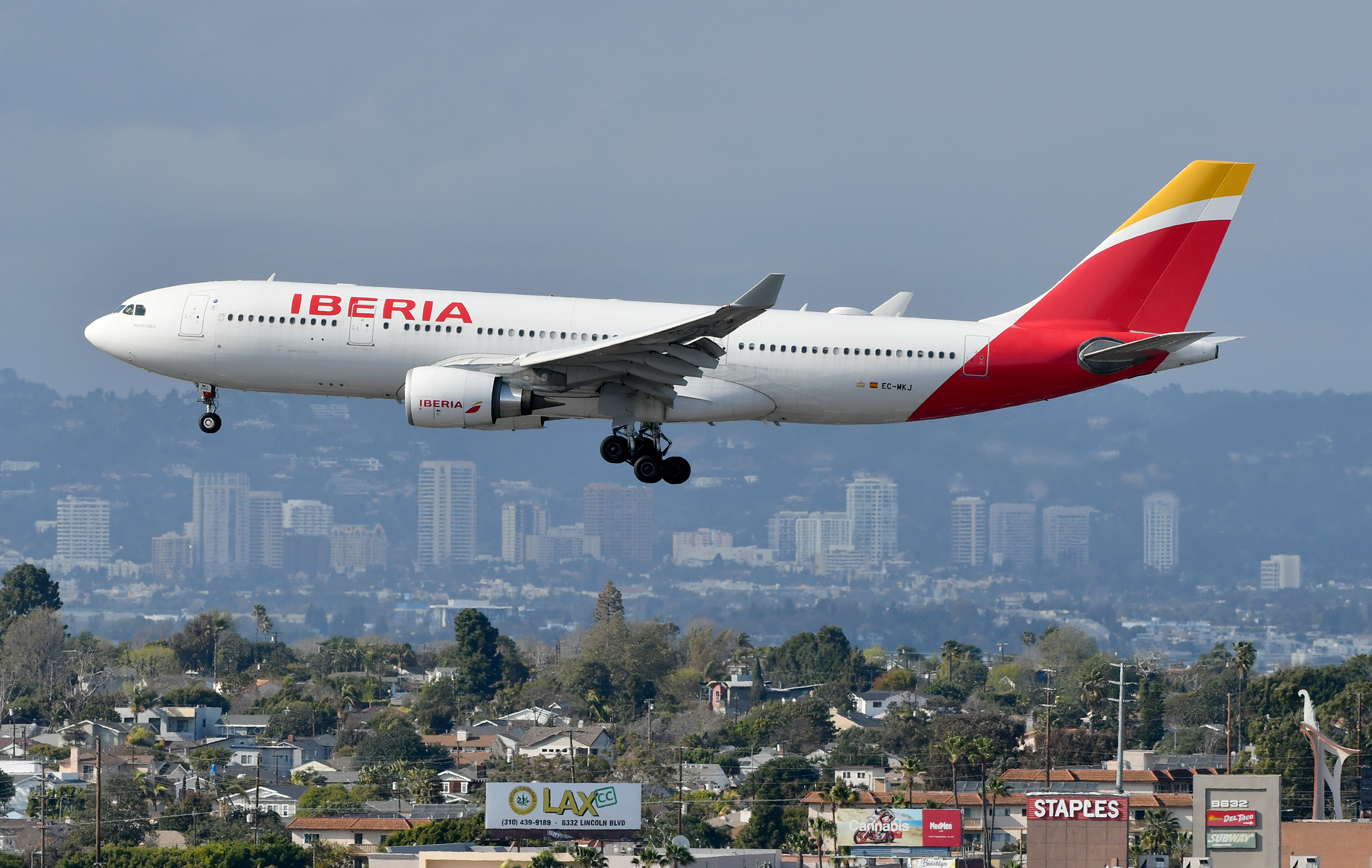 Iberia A330 200 landing LAX