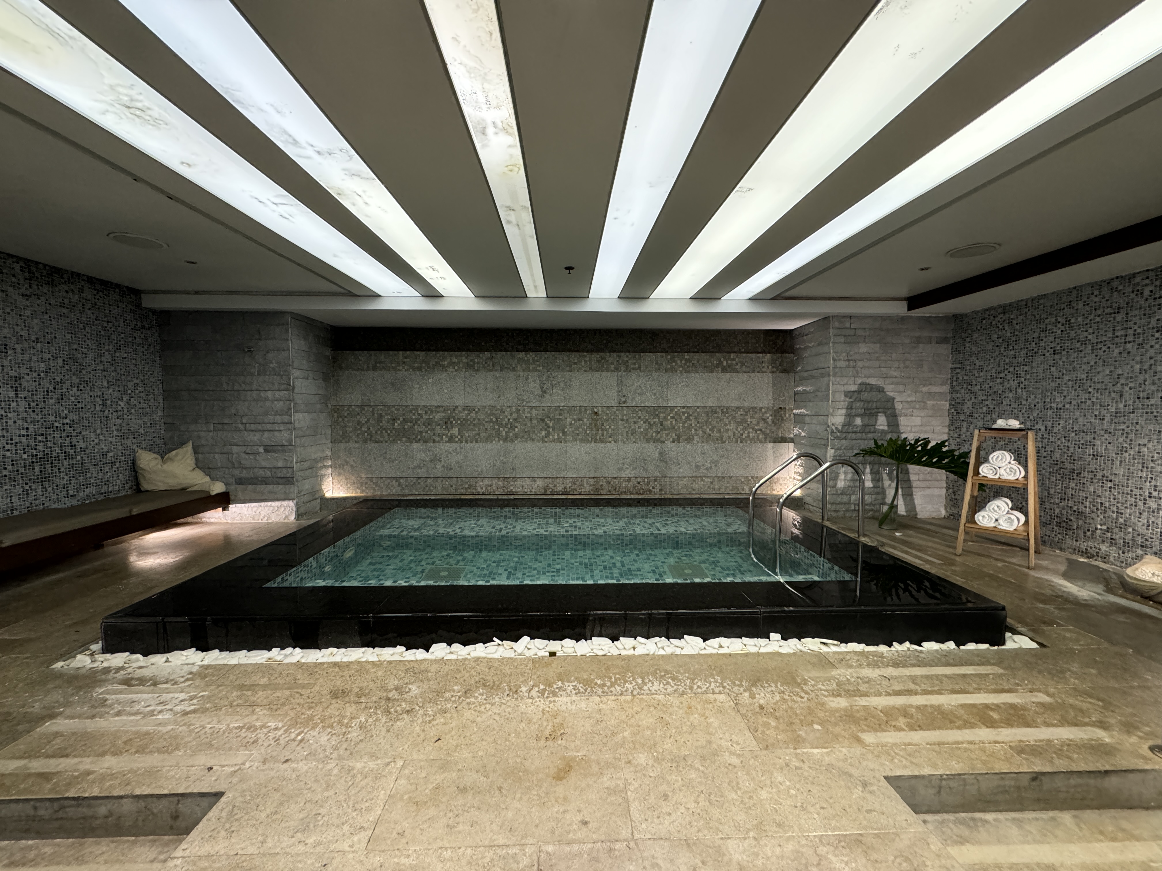JW Marriott Bogota jacuzzi JW Marriott Bogota jacuzzi