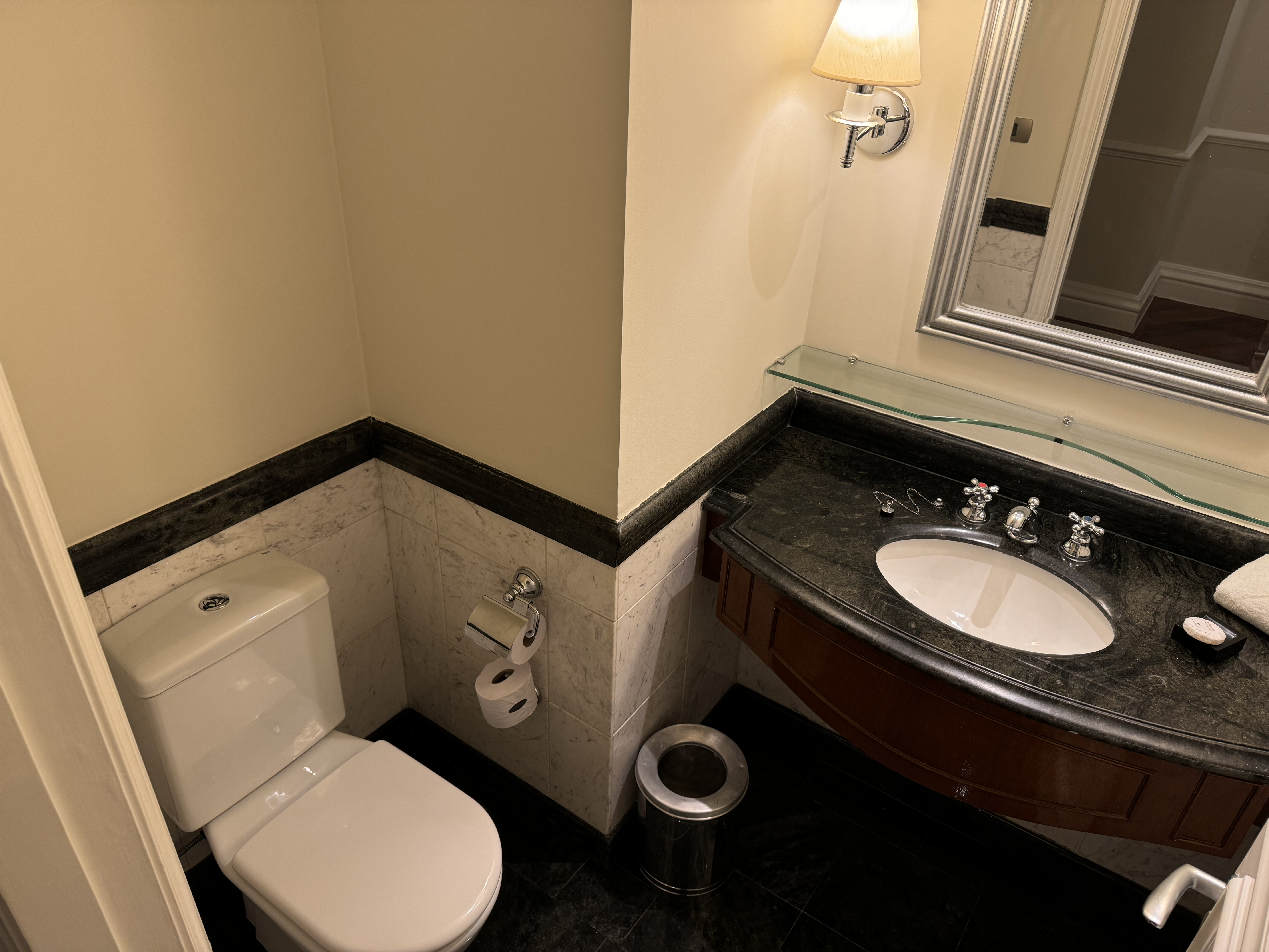 JW Marriott Hotel Rio de Janeiro half bathroom