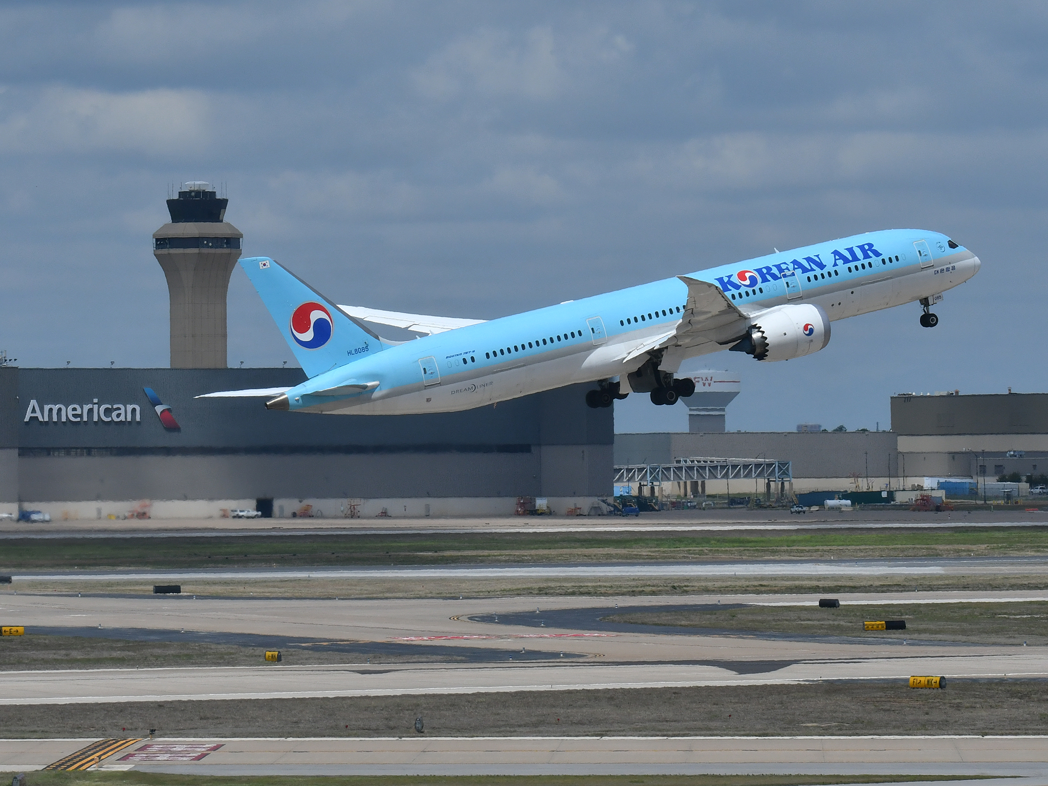 Korean Air 787 9 DFW