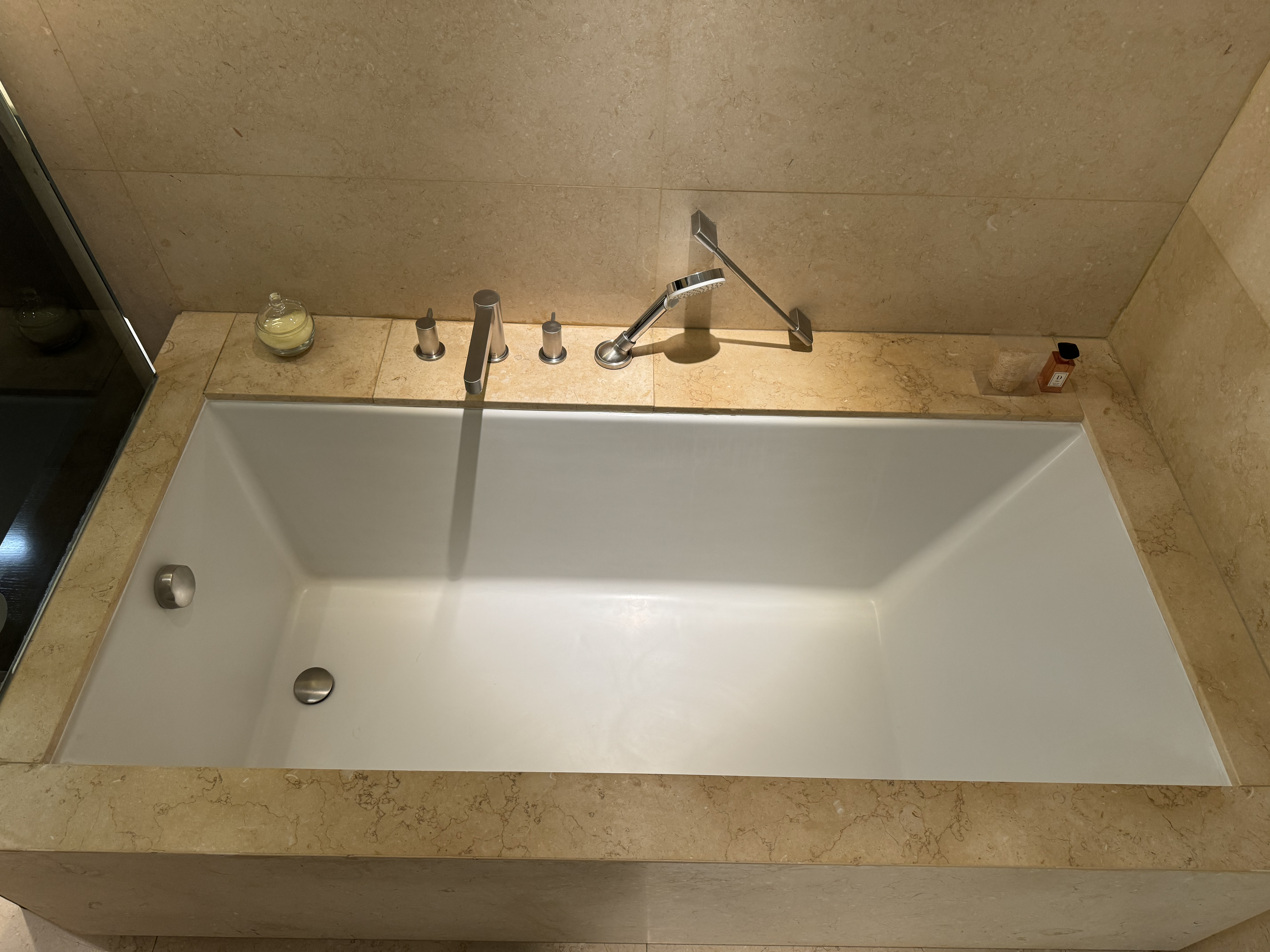 Palacio Duhau Park Hyatt Buenos Aires bathtub top view Palacio Duhau Park Hyatt Buenos Aires bathtub top view
