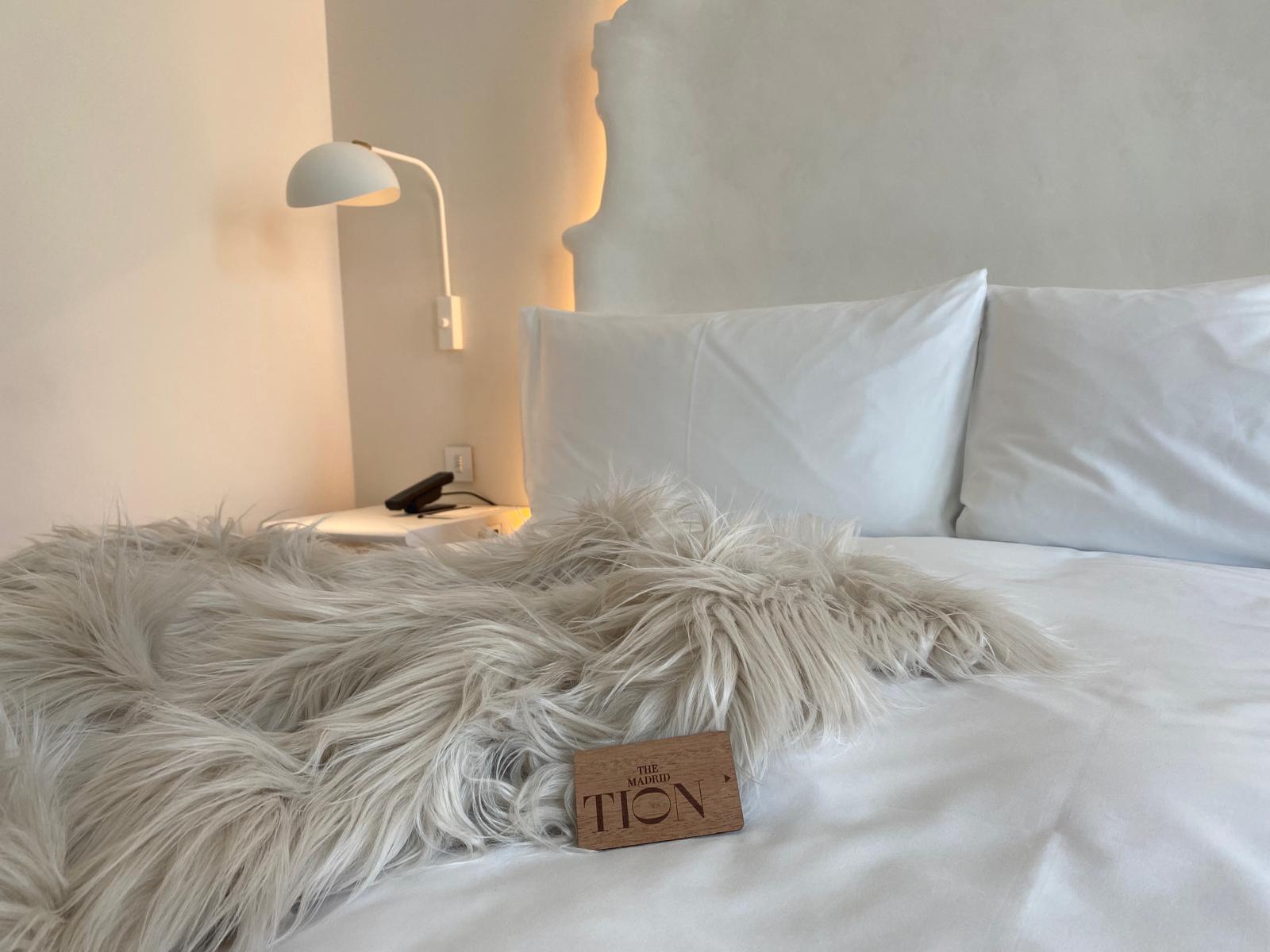 Pillows edition madrid Pillows and furry blanket