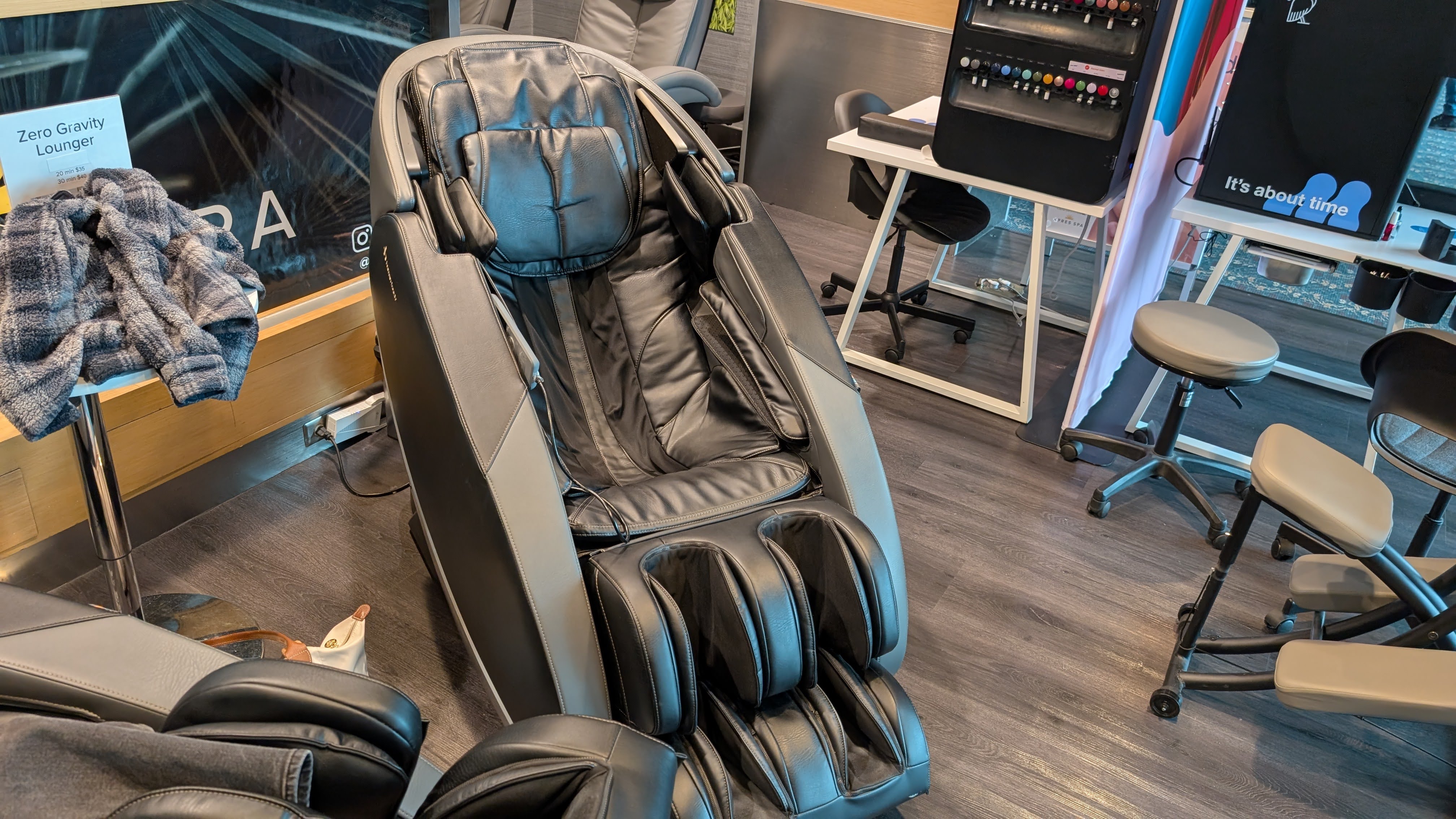 The Club MCO Terminal A XpresSpa next door zero gravity chair The Club MCO Terminal A XpresSpa next door zero gravity chair