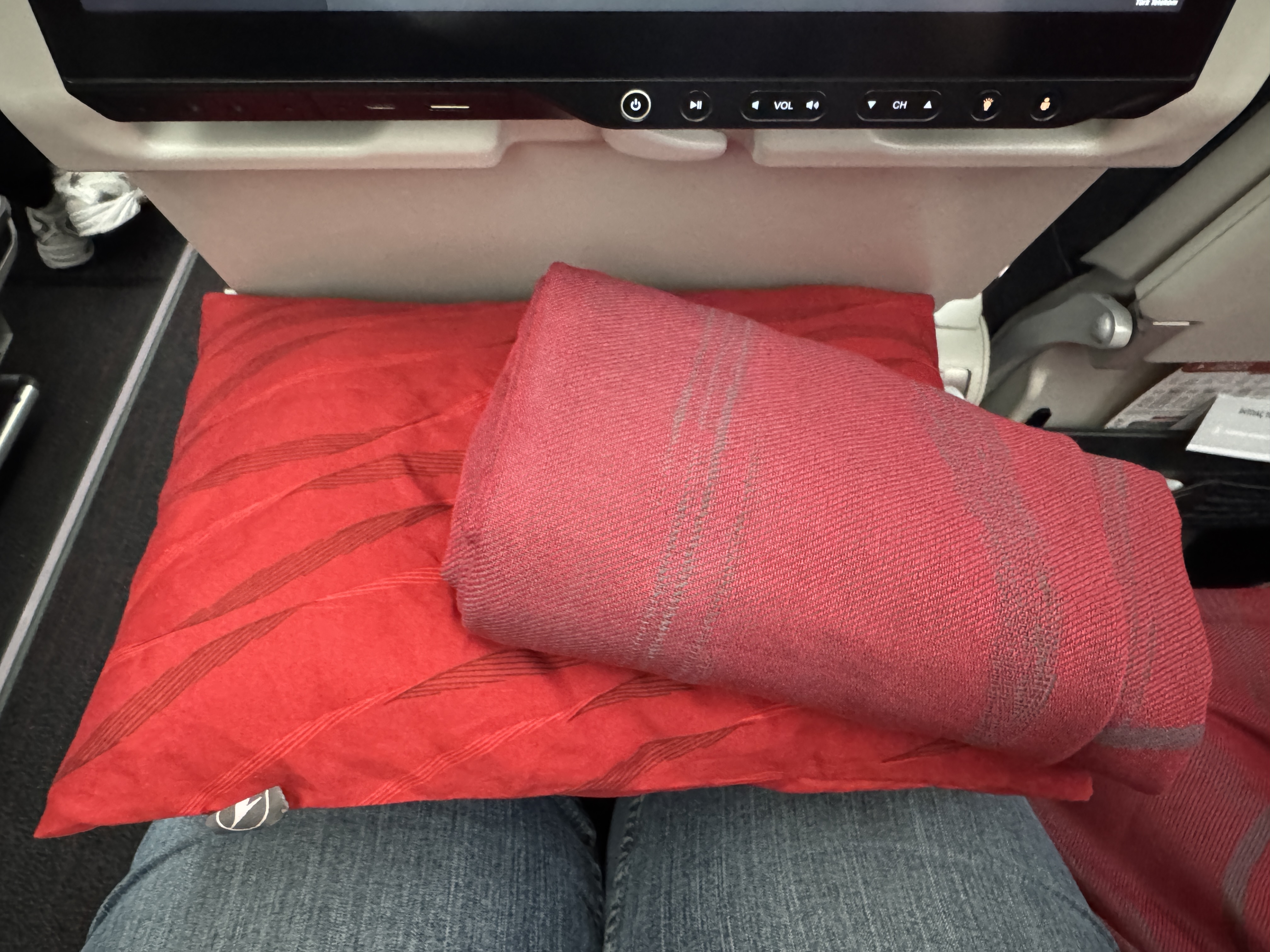 Turkish Airlines IST ATL 787 9 economy pillow blanket