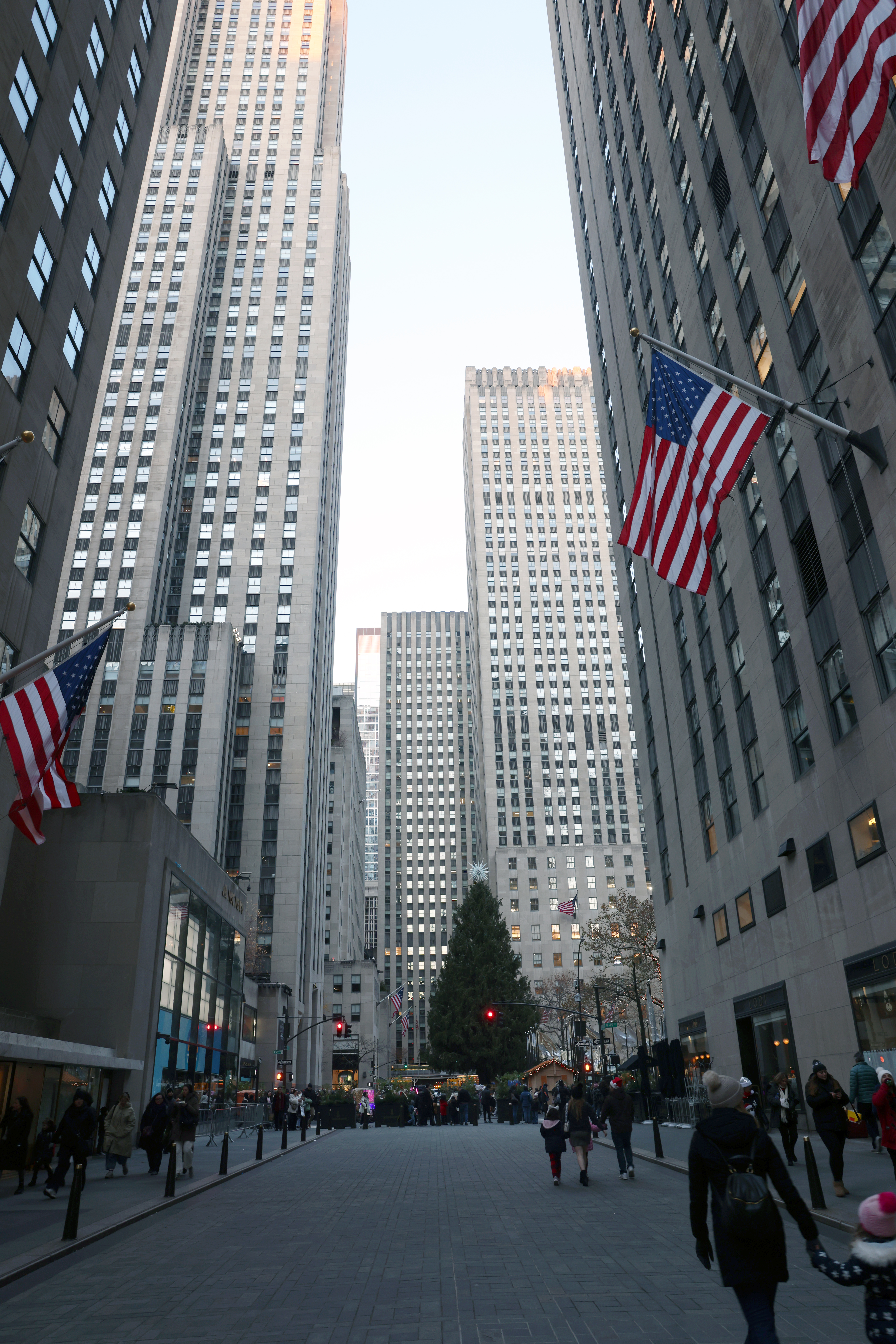 new york city rockefeller center tree plaza vertical new york city rockefeller center tree plaza vertical